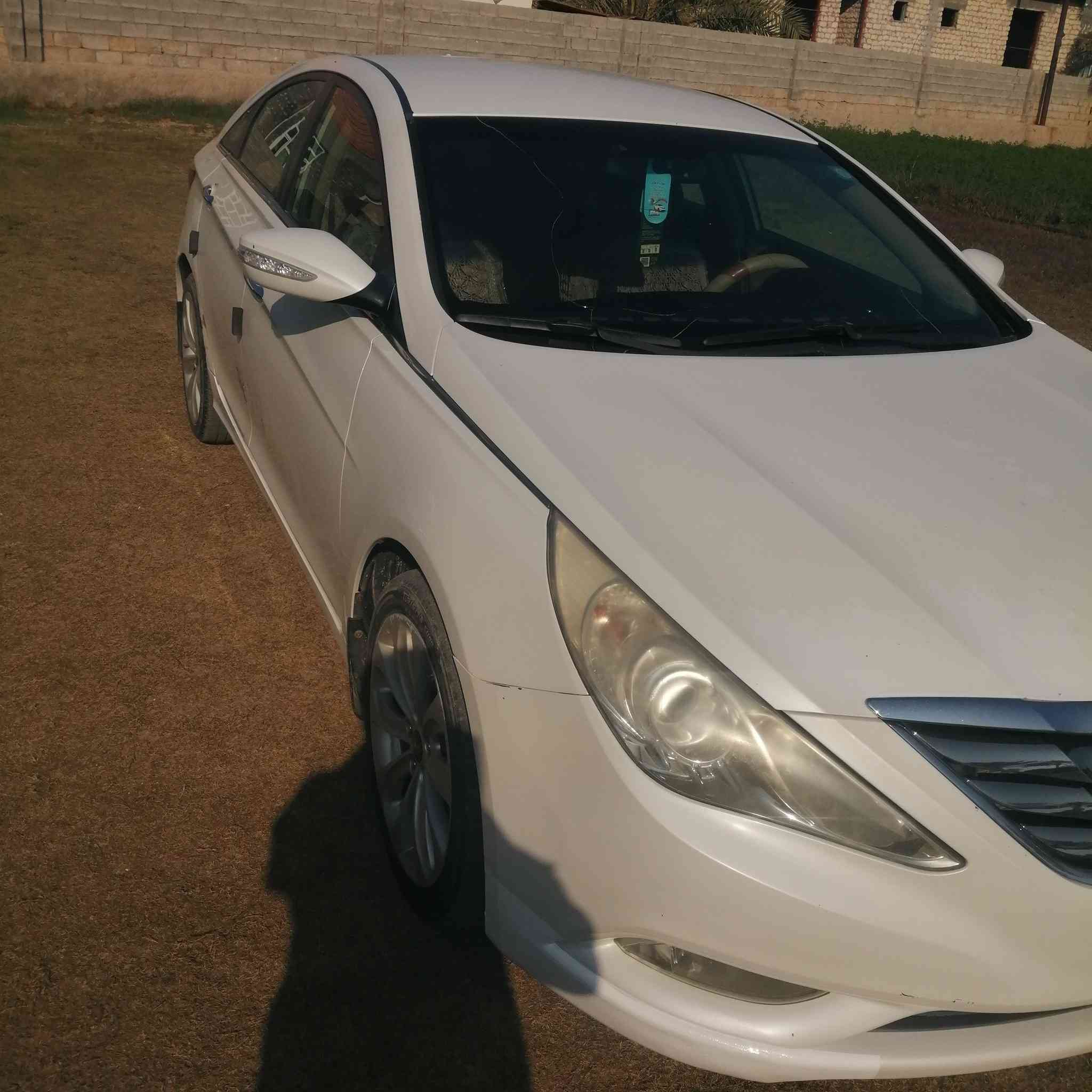 السلام عليكم :للبيع سوناتا 2011 خليجي محرك 2400 تبريد قطعتين بأسمي انبار
السعر 11500 وبيها مجال الرمادي سجاريه 
الهاتف :***********
