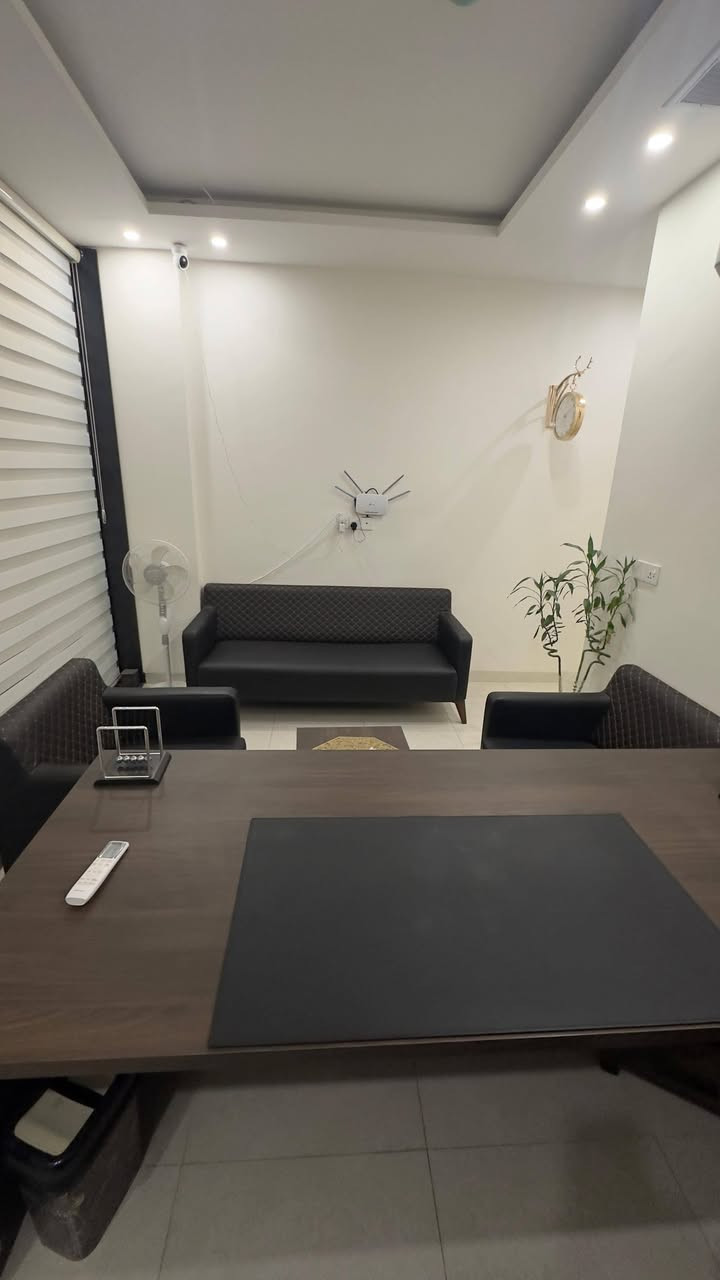 ✨ للبيع أثاث مكتبي فاخر – أربيل ✨
أثاث راقٍ بحالة ممتازة، محافظ عليه بعناية، يتميز بالأناقة والجودة، مناسب للمكاتب والشركات الراقية.
📩 للتواصل والاستفسار  (للجادين فقط).
***********
