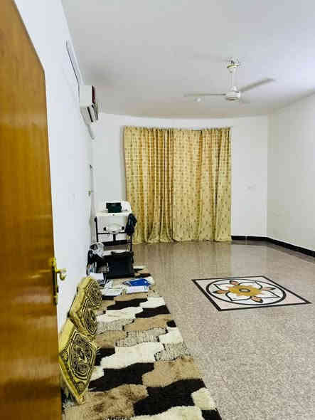 السلام عليكم دار للبيع العنوان حي الفرات مقابيل كليه الطب 
يتكون من طابق واحد مساحه 253 
بناء حديث 2017كونكريت مسلح 
عدد الغرف 2+صالة +استقبال+مجموعتين صحية +ممر محيط بالبيت +طارمه كبيره  يطل على شارع تبليط عرضه 15 متر
السعر 215 وبي مجال 
للاستفسار اكثر الاتصال على الرقم 
***********
