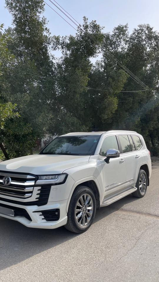 سلام عليكم 
لاندكروز 2023 لمتد اصل VX

مغلفه يم NVN 
بـ 3200$ ضمان 15 سنه 

الباب الخلفي الي وره السايق مشيول 
التغليف ونص الجاملغ الخلفي مشيول 
اكو رصعه جانت بالباب الخلفي خفيفه كلش ممبينه بس بالضوه جانت تبين
وسويته PDR رجعت وكاله واتحده السونار 
والجاملغ الخلفي ايضاً نفس الشي تجي وتشوف بعينك اذا لكيت رصعه اني خسارلك 

السياره بيه بارد كما موضح بالسونار 
السياره نضيفه 
تجي وتشوفه بعينك 
مرقمه بغداد تحويل ثاني باسمك 
السياره تخبل
الكشنات الامامية تدفئة تبريد
الخلفيه تبريد 
جلد 
4 كامرات 360ْ
رادار امامي 
ماشيه 44800km حقيقي 
محرك 4000

مكان السياره 
بغداد/ شارع فلسطين 
رقم/***********
