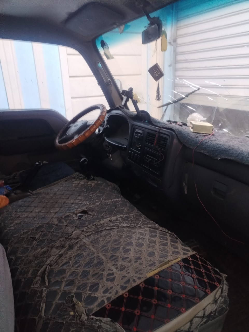 السلام عليكم كيه فونتيره لبيع موديل 1999محرك 3000 كير و مكينه وكسن كفاله رقم انبار مشروع وطني وجواه تخم تاير 58وبيه مجال لشراي ***********
