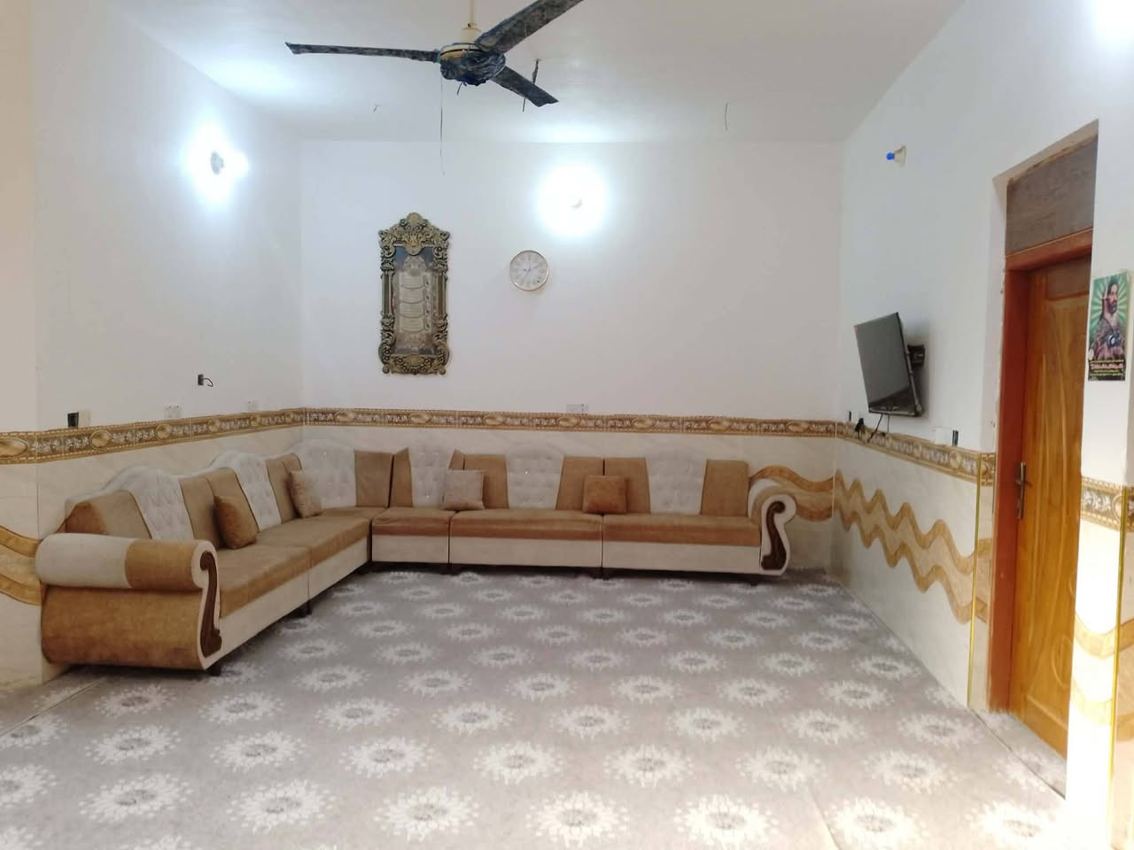 السلام عليكم
بيت مساحته 200 متـر زراعي سند 25 كهرباء مولدة شارع مدارس جميع الخدمات متوفرة يتكون من غرفتين وصالة ومطبخ وأستقبال ومجمع صحي داخلي وخارجي للأستفسار أكثر الأتصال على الرقم ***********
