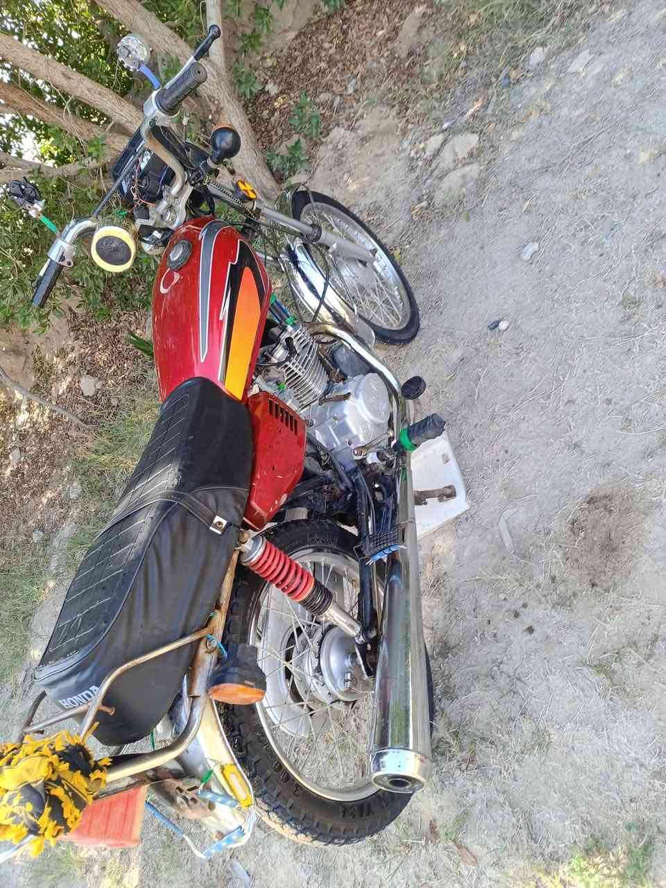 دراجة ايراني للبيع مكاني سفوان ادوات ادوات ادوات السعر 525 وبيها مجال بسيط كلش دراجة احله من صوره شرط للتواصل 
‏‪***********‬‏
