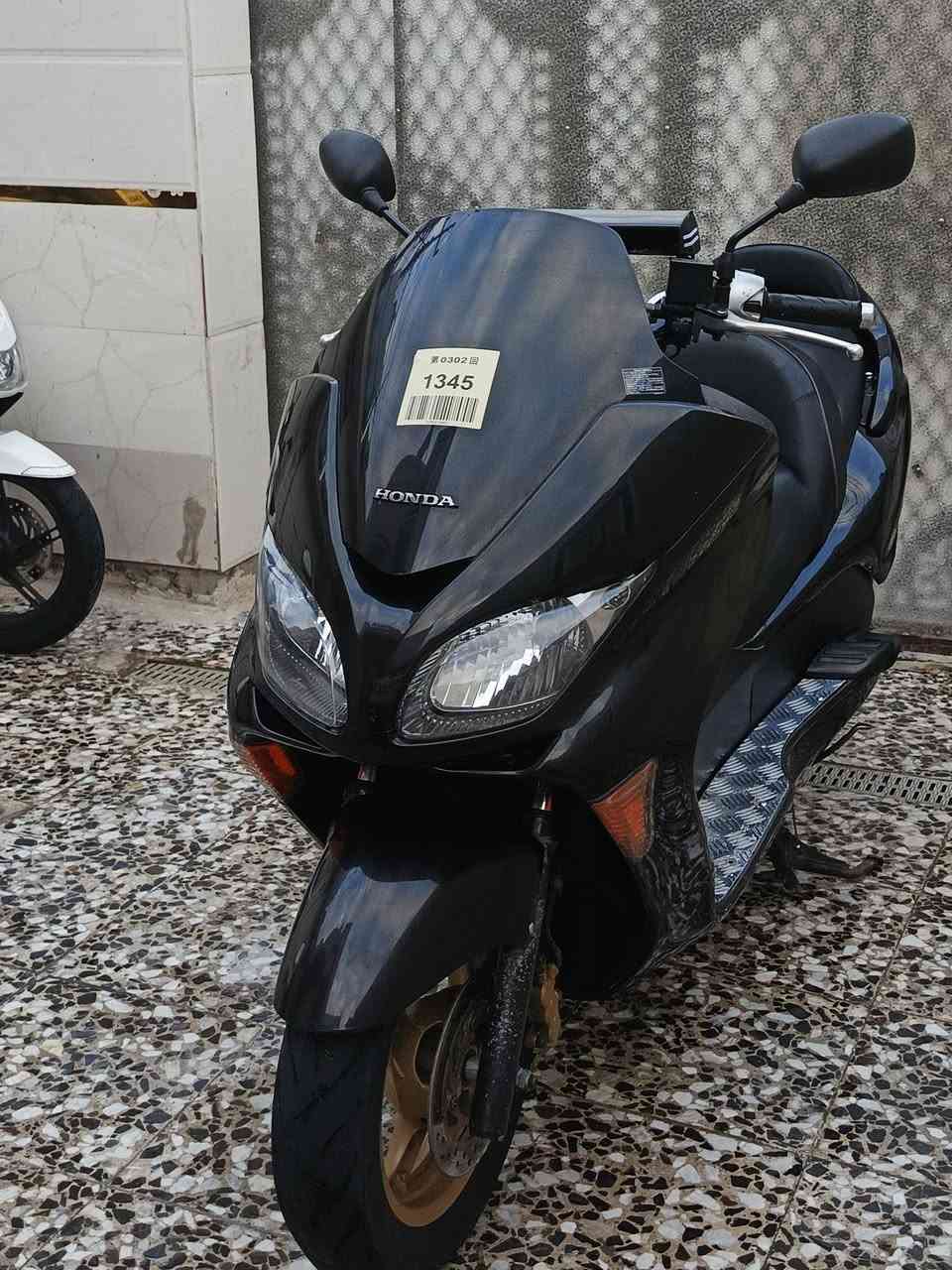 سلام عليكم فورزه 0\9
مواصفات 7 كير 4 تحويلات
مكينه كلجات مكفولة كفاله عامه
ماشيه 19 الف 
بك لايت كرستال
لون اسود ملكي 
ستان حساس + كلوب جنطه
انبيتري + حاملة مبايل 
مخرج شاحن + دوسات نيكل 
دبل خلفي اصفر علايم ذهبي  
سكن بغداد حي النصر   ***********
