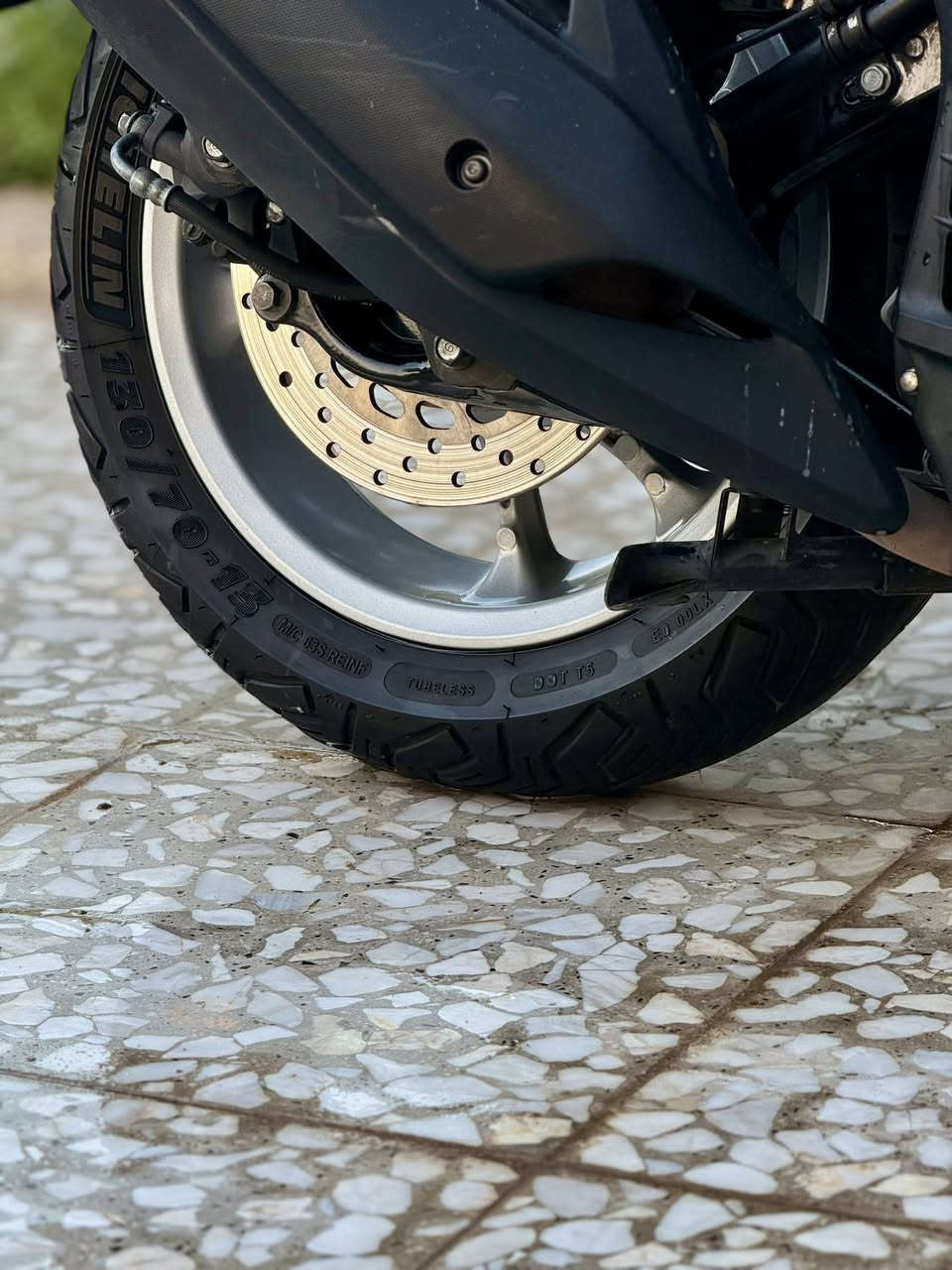 ياماها ان ماكس
الدراجه بحاله الوكاله ماشي14الف
مكفوله كفاله عامه شرط بانزين محسن ودهن ليكي مولي اذا لكيت برغي مفتوح تاخذه بلاش منزلها من معرض دبي صارلها25يوم 
سعرها15ورقه قفل قفل بدون عمله
***********
