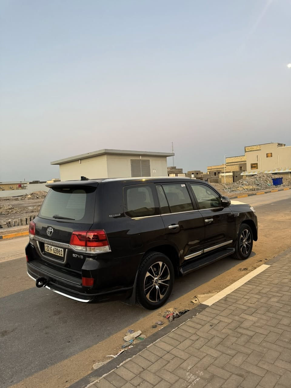 للبيع لاند كروز2017كاز VXSفول للأخير رقم أربيل  داخل قرميدي بيها بارد قليل محرك كاز للبيع او مراوس السعر 430مكاني بصرة الاستفسار على رقم ***********
