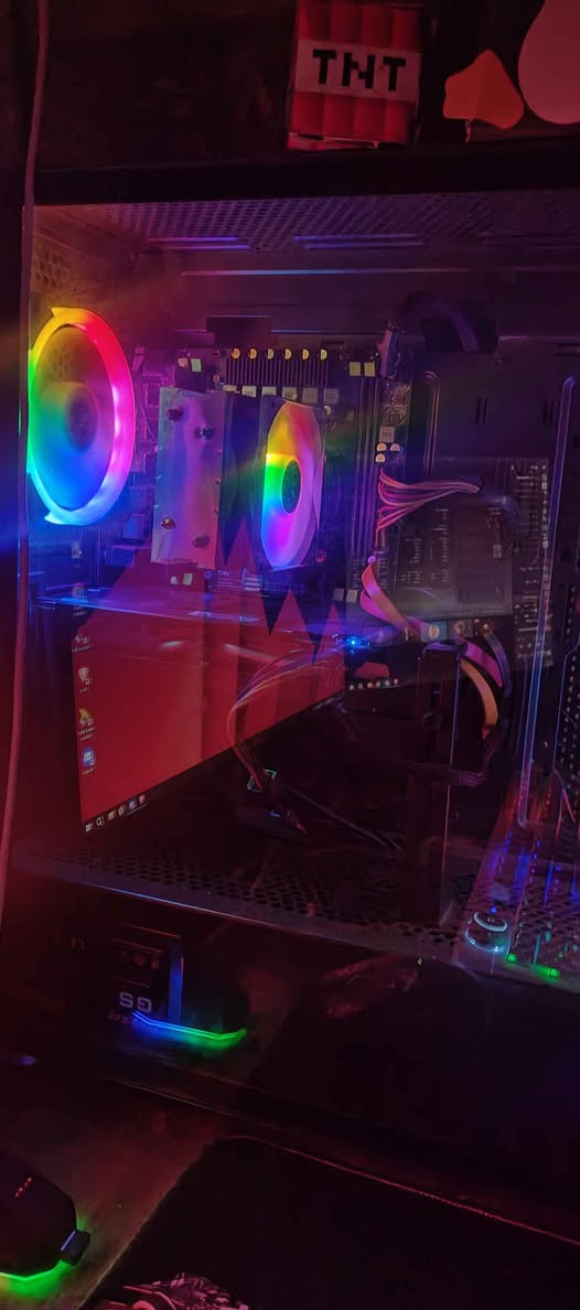 السلام عليكم

 حاسبتي الشخصية للبيع سبب البيع محتاج فلوس
حاسبة كاملة من كلشي بس تعال ولعب
للتنبيه الحاسبة جديدة ما صارلي شهرين من جمعتها

============================

الموصفات

معالج = Intel(R) Xeon(R) CPU E5-2680 v3 @ 2.50GHz

مذربورد = MACHINIST (X99 PR9)

كرت الشاشة = AMD Radeon RX 580 8GB

رامات = DDR4 32gb-2400hz 

بور سبلاي =  500واط

كيس Fantech HEXA XL CG82  اربع فانات

هارد 1 = ssd 512gb 

هارد 2 =HDD 500gb

بيها هارد m.2 4TB بس مو حقيقي المساحة الحقيقة 128gb

شاشة = HP 1080p 24انش
==========
كلشي جربت بهاي الحاسبة  جميع انوع العاب الموجود هسة  عندك هم برامج الشغل من الثقيل الى الخفيف 
عندك هواي العاب عندي فيديوهات مسجلة لو تريد تجي اتشوف ابيدك ماكو مشكلة  
الحاسبة  كلش حلوة لو ما محتاج ما ابيعها
====
السعر ٤٠٠.٠٠٠ الف 
====
شباب انا مطلوب فلوس ٤٠٠.٠٠٠ الف  اذة تكول اهواي هاي كاملة بس تعال ولعب شاشة وكلشي

موقعي = البصرة خور الزبير 

افظل تجي تاخذها بيدك احسن موجود توصيل بس افظل انت تجي تاخذها وعندك ضمان من عندي اسبوع كامل جرب كلشي بيها واذة شي مو صحيح انا بل خدمة

رقم التواصل 
*********** الزبير, البصرة
