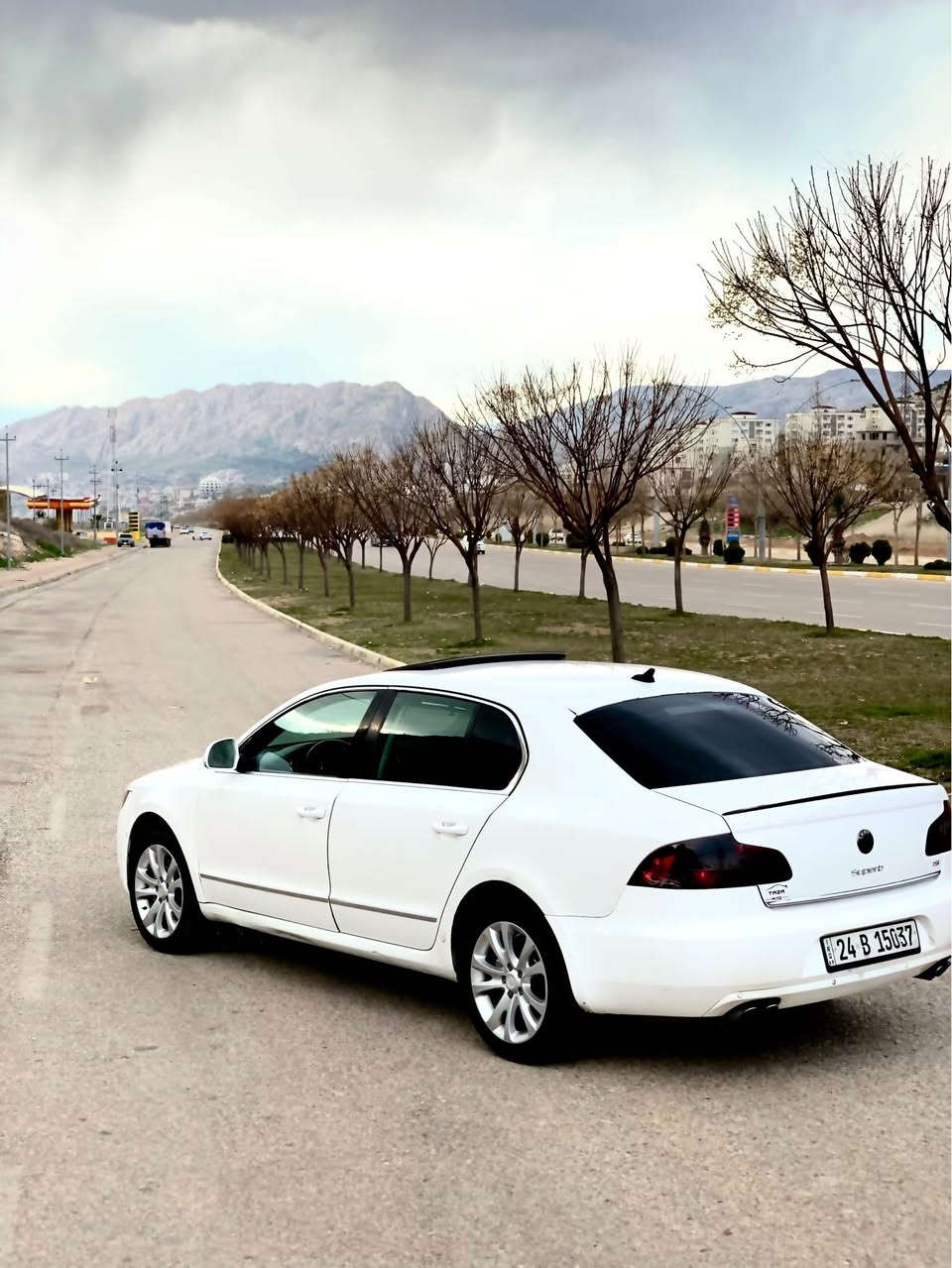 Skoda SUPER B 
2013 
1 قتعه و نیف صبغن 
بئ داخلی بئ ئایرباگ 
گئر و مه‌کینه ب شه‌رت 
سیاره بئ مه‌سرفه 
سعرا وئ 98$ و مه‌جال 
300$ غرامه یئل سه‌ر 
.
.
.
سكودا سوبر ب 
٢٠١٣ 
قطعه و نص صبغ 
بدون دواخل بدون ايرباك  
كير و محرك بشرط 
سياره بدون مصرف 
جديده 
سعر ٩٣ ورقه و بيها مجال 
و ٣ اوراق غرامات 
.
.
.
موبايل 📲 : 0751 056 2769 دهوك, العراق
