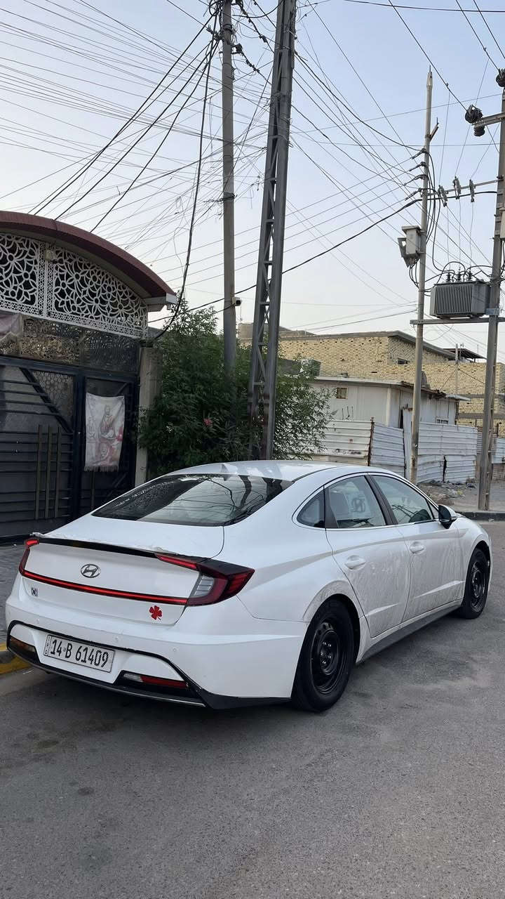 السلام عليكم  بيع او مراوس حسب
سوناتا ٢٣ اصل خليجي هايبرد تكسي دبي
مصبوغه عام تغيير لون 
حادث جنطه 
رقم بصره لل٣١ 
تبريد كير محرك بطاريه كفاله 
بصمه 
تشغيل عن بعد 
محرك ٢٤٠٠ 
حساسات خلفيه 
مري شفط 
بصمه ابواب مع ترحيب
اشاير لل مري 
تبريد خلفي 
سايد بريك كهربائي
شاشه جبيره 
٣ انظمه قياده 
هواي بيهه موصفات 
توه مسوي عليهه ادامه سياره كامله 
ماشيه السياره ٣٠٠ الف حقيقي بدون تنزيل 
السعر 127 بيهه مجال للطيبين 
الهاتف ***********

