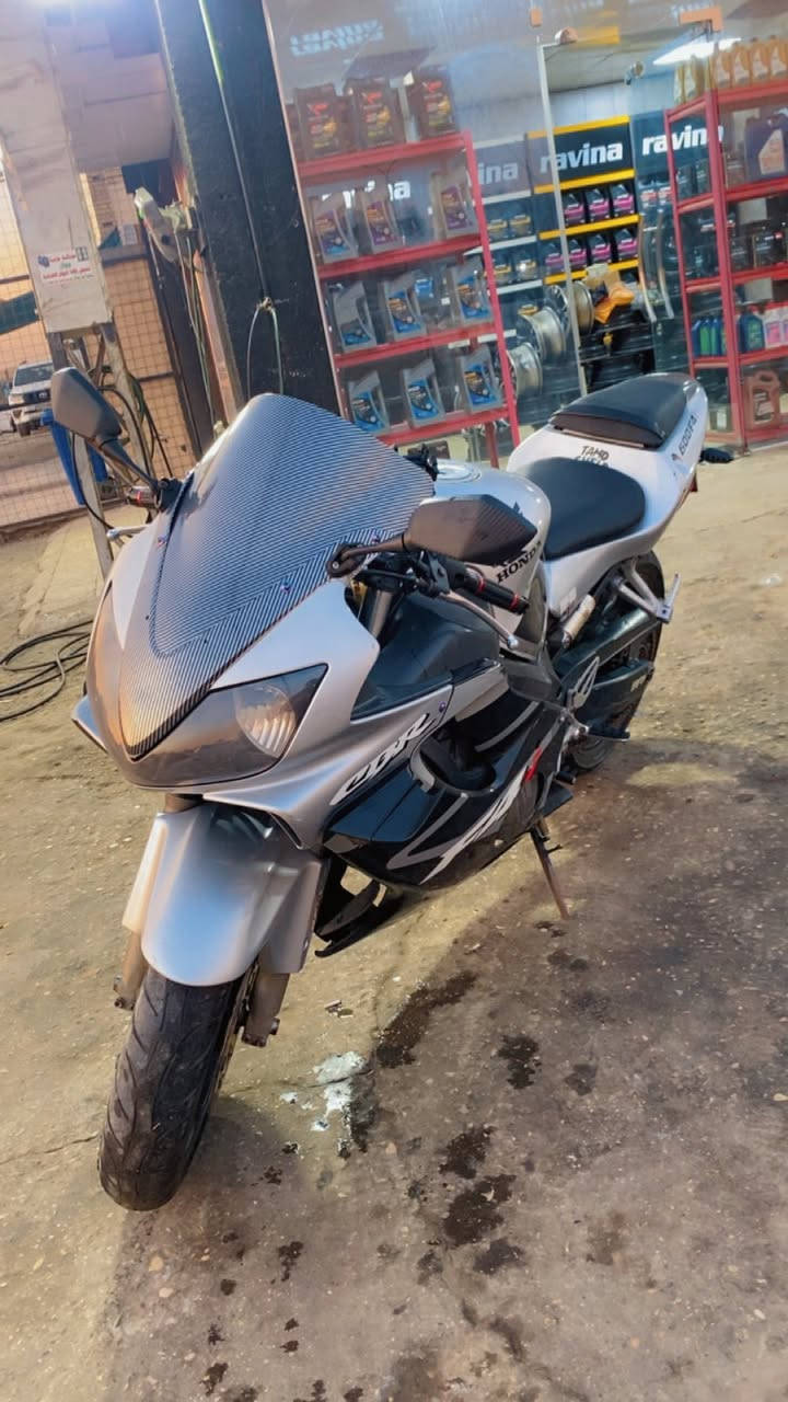 سلام عليكم  دراجه 
امفوراي 600c وارد امريكي 
الدراجه مفتوحه اول كصه اله شغل مضبوط 100/100
دراجه نضيفه وبكل وقت نكره سلف حماوه طبيعيه كلش  شوي كفرات بيه ملاحضات دراجه ادامه كمله نضيفه دهن كل ١٠ ايام ابدله   صوت بيه طرب  
اوراق دراجه كامله اصوليه وبيه وصلين مدفوع كمرك 
سعره  18 وبيه مجال   مكان بغداد بلديات رقم ***********
