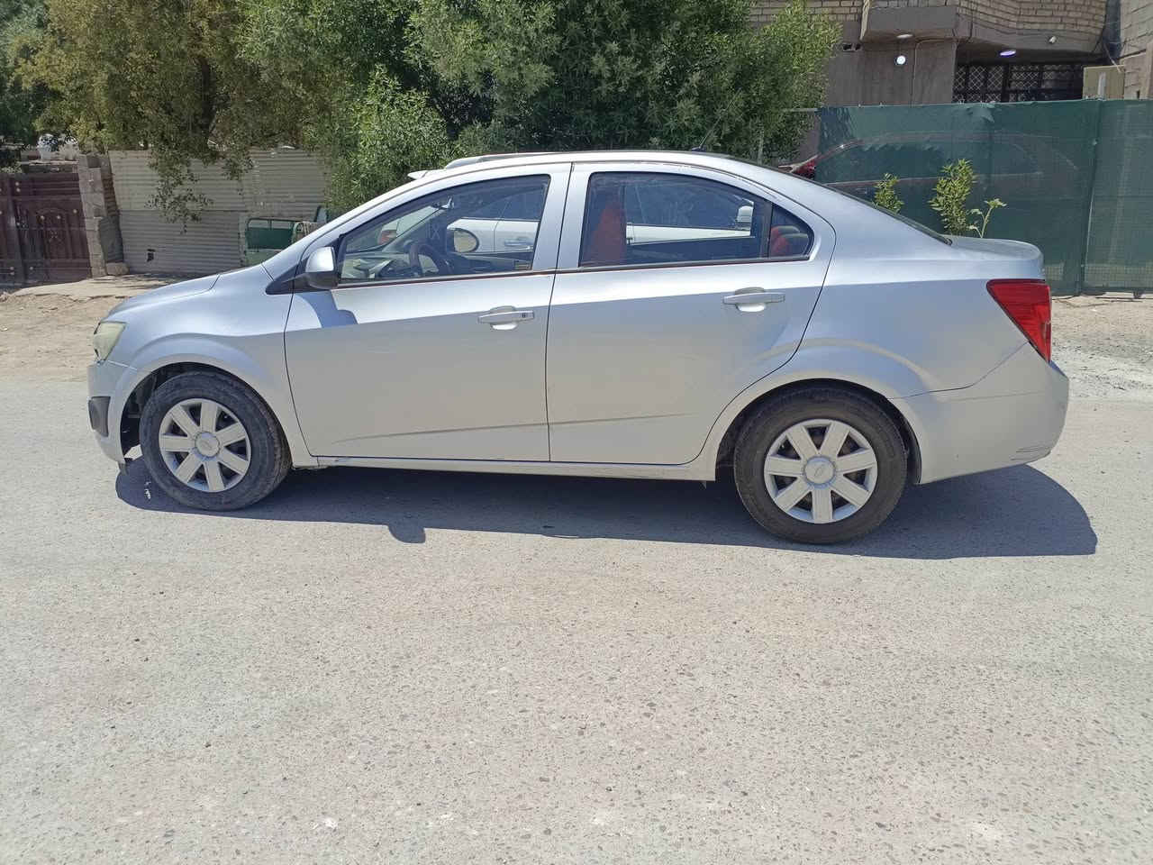 السلام عليكم
شوفر سونك ٢٠١٢ 
رقم بغداد بسمي هزه جديده
كير ومكينه مكفولات
تبريد تدفئه شغال
كير اوتوماتيك
كهربائيات كلها شغالة 
ما بيها كل نقص
بيها ثلاث قطع صبغ أبيعك احزان
  السعر 58وبيها مجال
مكان السياره بغداد الكاظمية 
***********
***********
