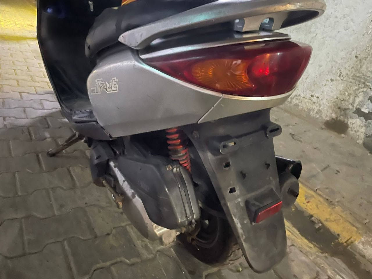 دراجه للبيع او مراوس دراجه 140 حسب القناعه دراجه اكزز دراجه مرتبه مكينه بلاديه ما مفتوحه مكينه ناعمه كفرات نضافتهاً 85% لا نضوح ولا تبخير بيها دبل سويج يرادلها دبل امامي تبديل و تغليف الكشن و كلوبات للشاير الدراجه كلها بلاديه بس الكابريتر تجاري نوعيه متوسطه  مرات السعر 475 وبيها مجال مكاني حي اور الرقم ***********
