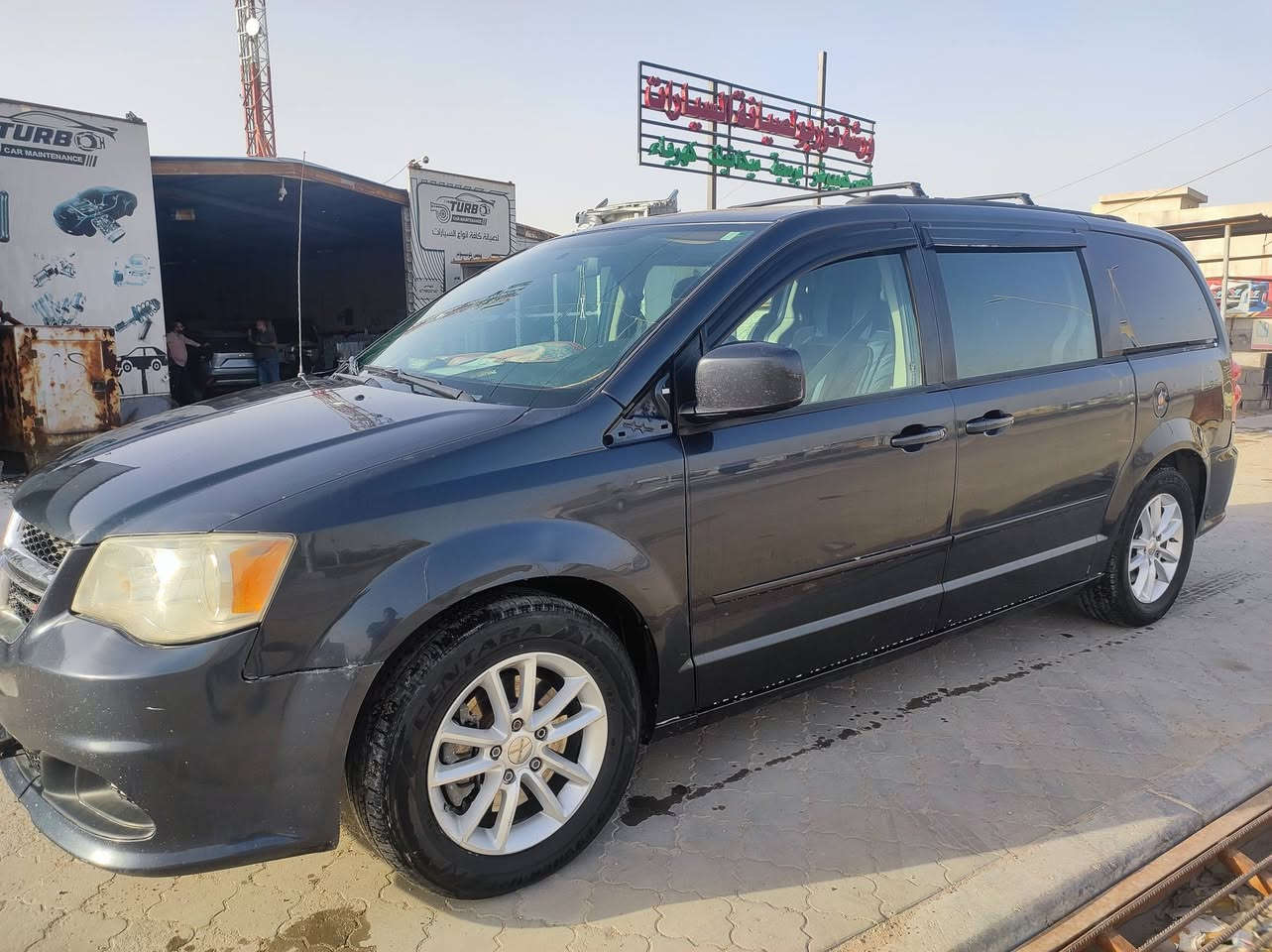إلسلام عليكم 
دوج جارجر 3600sxt 2014 كفاله من الحادث وصبغ وتبديل  كير مامفتوح شرط  مكينه كفاله تبريد ثلج 3 قطع منضومه جديده جام كهرباء كشن السايق كهرباء سكليتر كهرباء قفل سرعه  كشنات بلع تحكم ستيرن جهتين لايت زنون ابواب كهرباء فرس ارضي حدايده تايرات 70 ب 100 دبل فان عاصفه رقم بصره سنويه ل28 السعر 135 وبيها مجال قليل ***********
