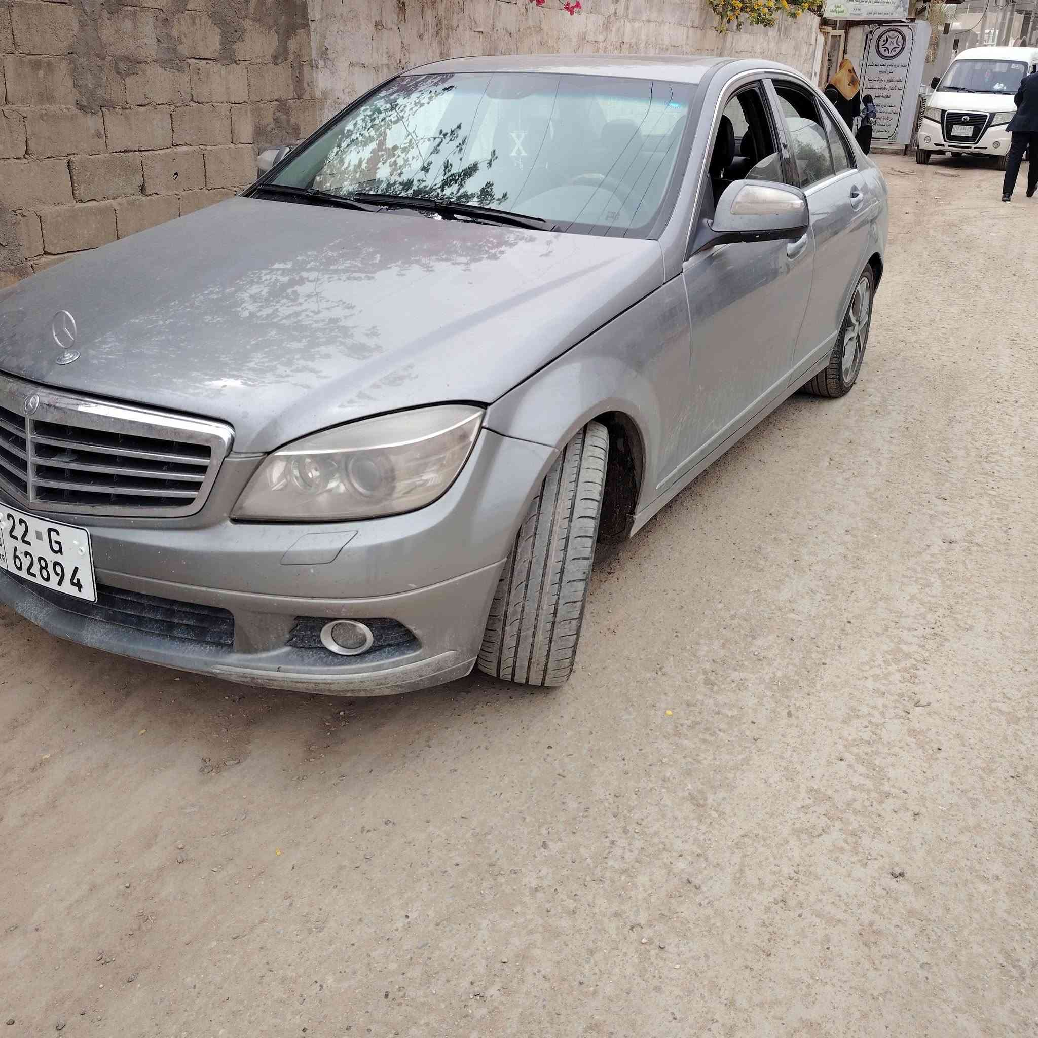 السلام عليكم.. مرسيدس مودل ٢٠٠٨ C300 سياره جاهزه خير من الله.. بيها صبغ قطع بدون دواخل
مكانها المسيب..  سعرها   105  بيها مجال للشراي
***********
