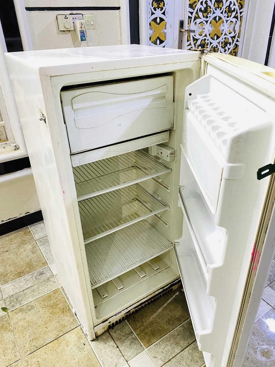 موجوده ثلاجه حجم وسط نوع رويال وشغاله عالفحص وضمان ماداخله تصليح مكانه المحاويل


**إذا كنت صاحب هذا الإعلان وتريد حذفه لأي سبب، رجاءا أرسل رسالة إلى الدعم الفني**