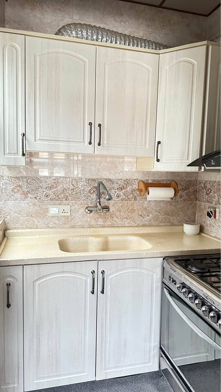 زۆر تازە و بێ عەیبە ٩ مەتر و نیوە ئەتوانرێ ٢ تاک ٢ تاک دەسکاری بکرێ مۆدیلەکەی لە سلێمانی
*********** السليمانية, العراق
