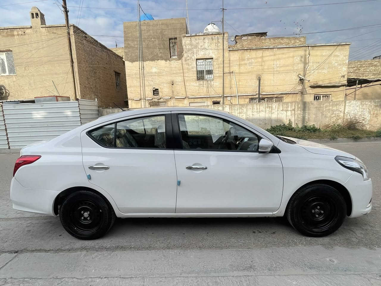 السلام عليكم نيسان سني موديل 2024 ماشية 32 الف  رقم بغداد بأسمي كفالة عدا طخه بل حاجب مال جاملغ يم الايت الايمن موضحة بالصوره
السعر 128 وبيها مجال بسيط لتواصل ***********
