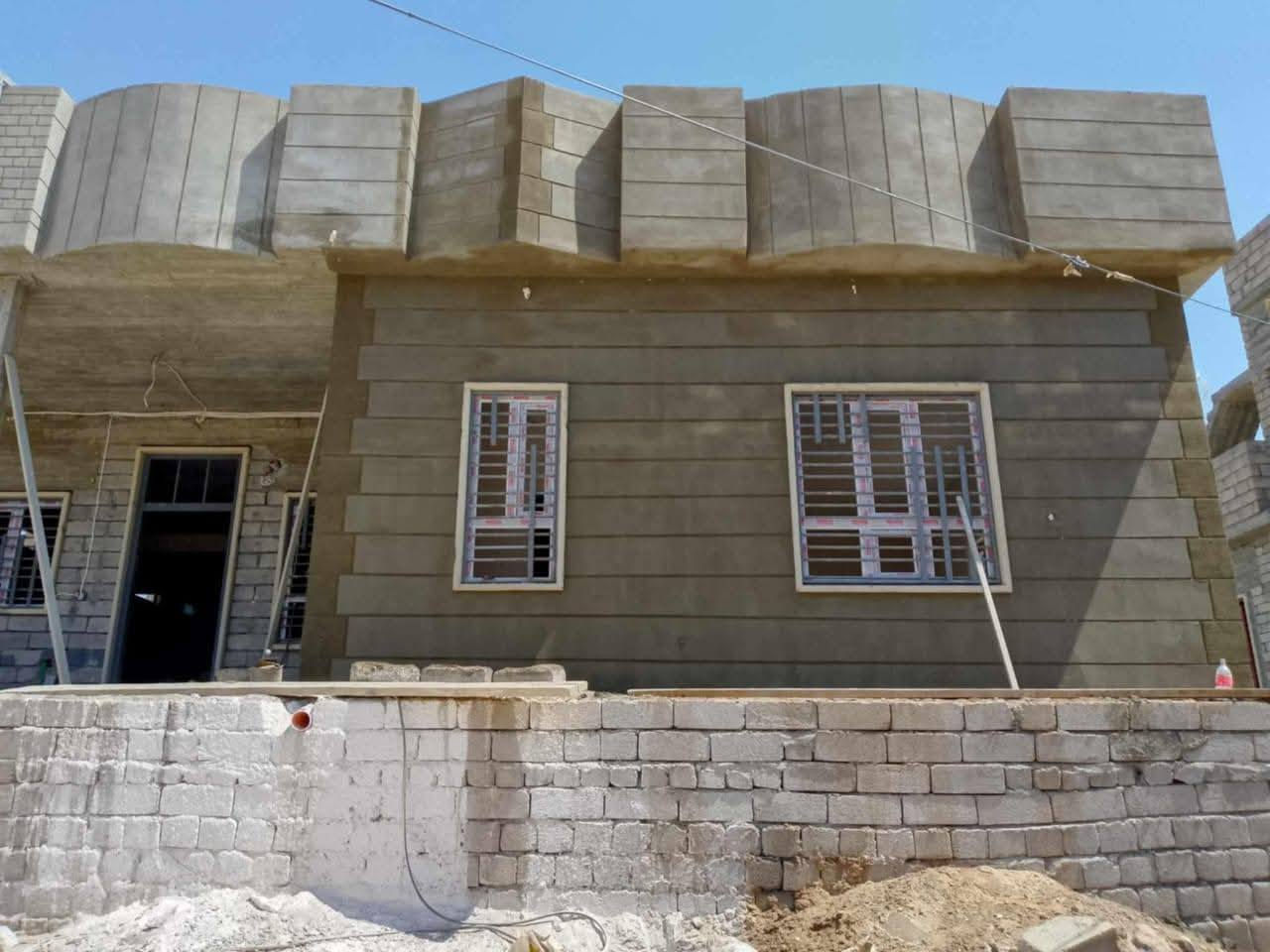 السلام عليكم كادر من الموصل متواجد حالين بسحاقي الي عندا شغل بل متر يتصل عل رقم ***********
