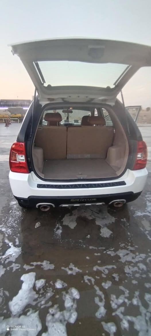 السلام عليكم
كيا سبورتج خليجي2010
مكينه 2000دوش
ضربه خفيفه قبق البانزين
رقم كربله بسمي انكليزي
مابيه نقص برغي حاهزه
السعر ١٣٠ وبيه مجال 
الشراي يتصل ب رقم ***********
