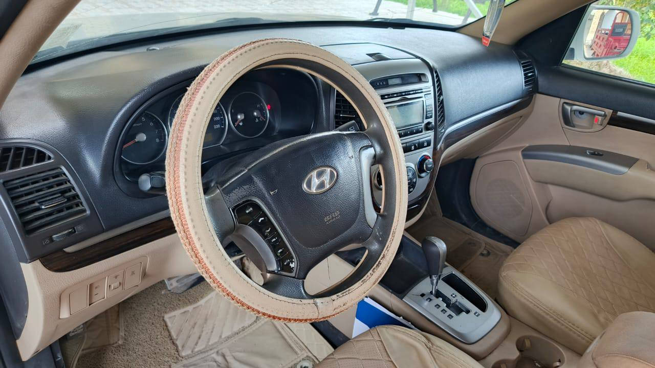 السلام عليكم 
2012 سنتافي خليجي للبيع
سته سلندر (7 راكب)
تبريد 3 قطع 
فول ماعده فتحه 
بسمي رقم بابل جديد تحويل ثاني يوم
سيارة مال جناي جديدة على وضع شركة العامه
السعر 160 وبيها مجال للطيبين
مكاني بابل
اتصال ***********
غير موجود على فيسبوك
