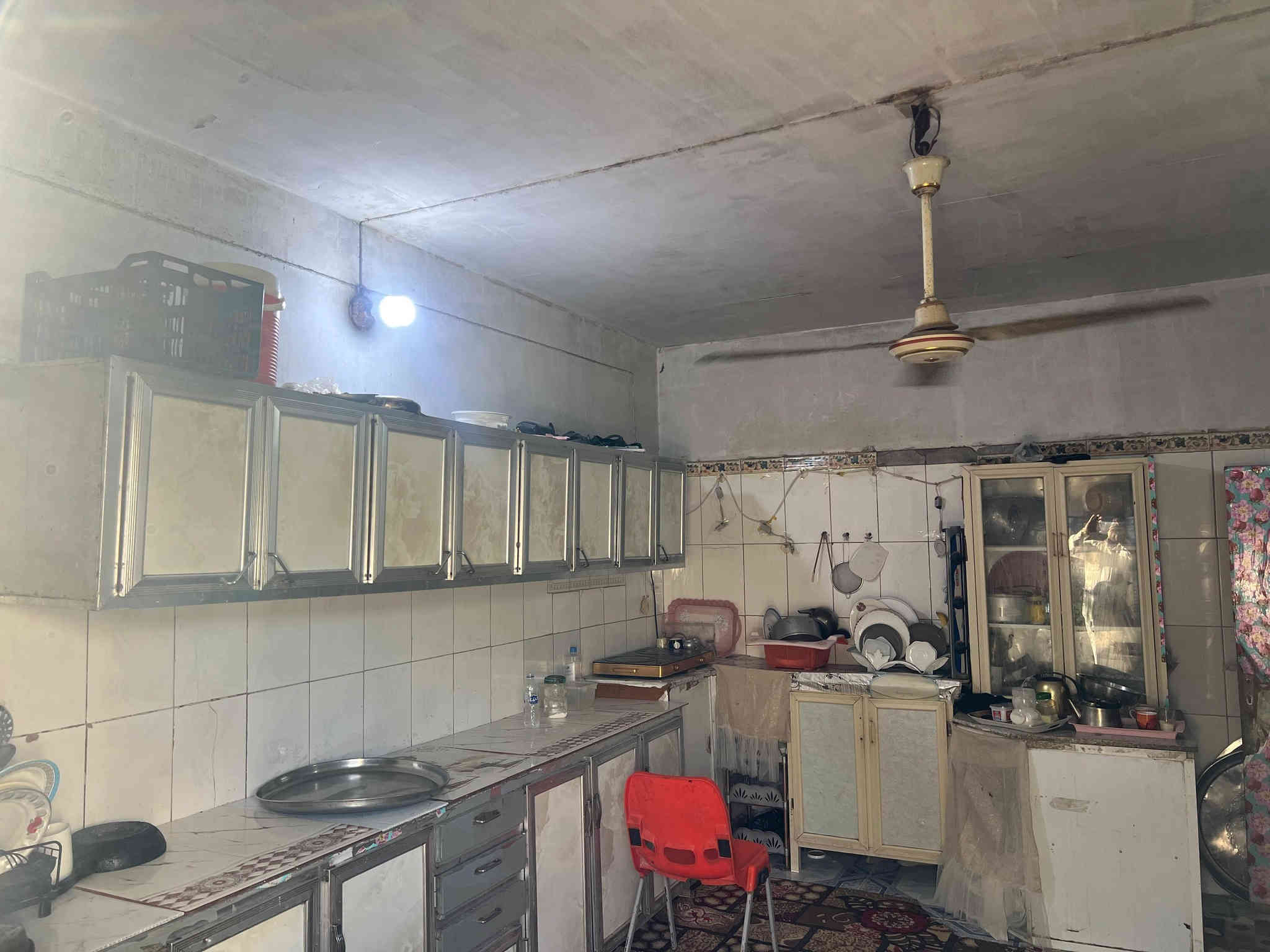 سلام عليكم ورحمه الله وبركاته دار للبيع في ابي الخصيب العوجة غريب لسايدين مال العوجة .   طابو صرف زراعي تحويل بسم المشتري البيت يحتوي على ثلاثة غرف نوم وصاله ومطبخ وحمام داخل وخارج وديوان وكراج سياره المساحه الكليه 355 متر السعر 120 بي مجال الاستفسار اتصال على الرقم ***********
