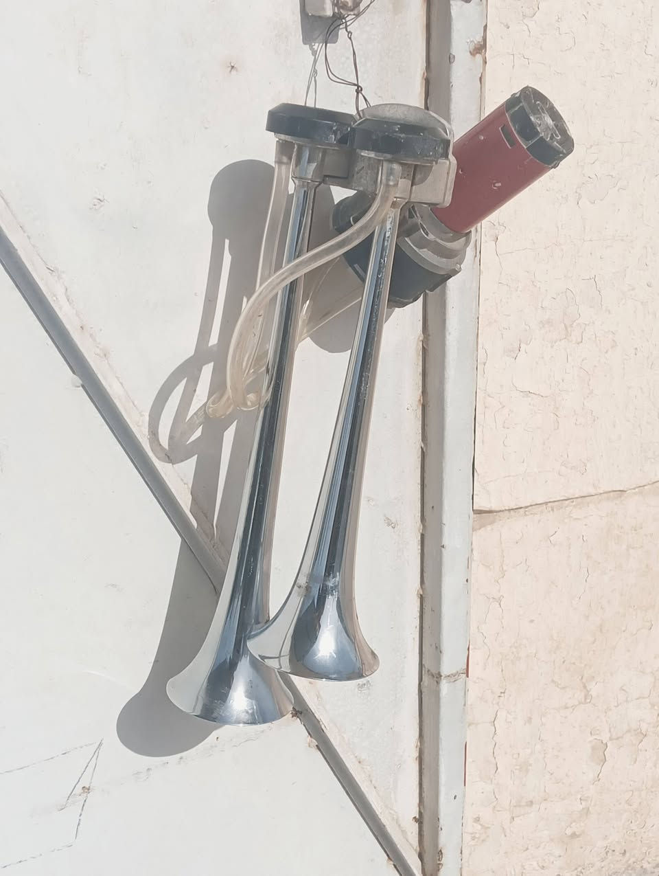 سلام عليكم هارن تريله يشتغل هوه ويشتغل على باتري 12 شرط النغمه السعر 50 وبي مجال اخوان رحمه الوالديكم لاحد يبخس بسعر لانو كلشي اكو بسوك ***********
