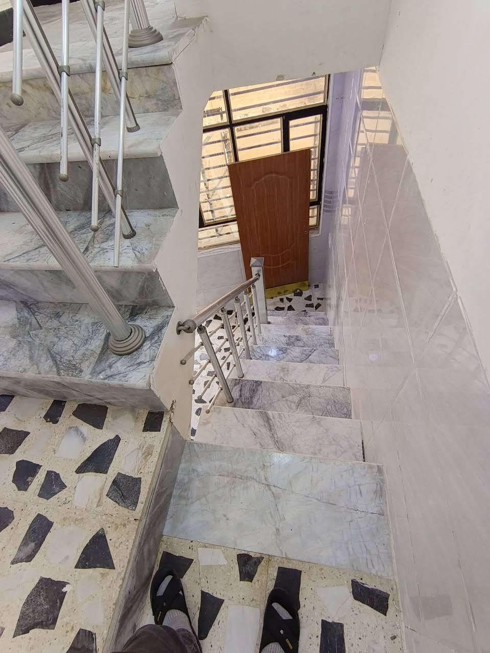 مشتمل 50 متر مربع للبيع الامين الثانيه ريا وسكينة شارع بانزيخانة الجبهه السعر 70 بي مجال بسيط البيت جديد ما مسكون
***********
