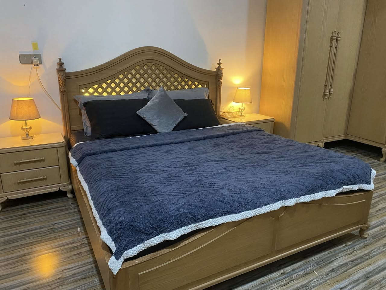 غرفه للبيع استعمال قليل تصميم خاص نوع الخشب سنديان السعر3 ملايين ونص وبي مجال العنوان كربلاء للتواصل واتساب ***********
