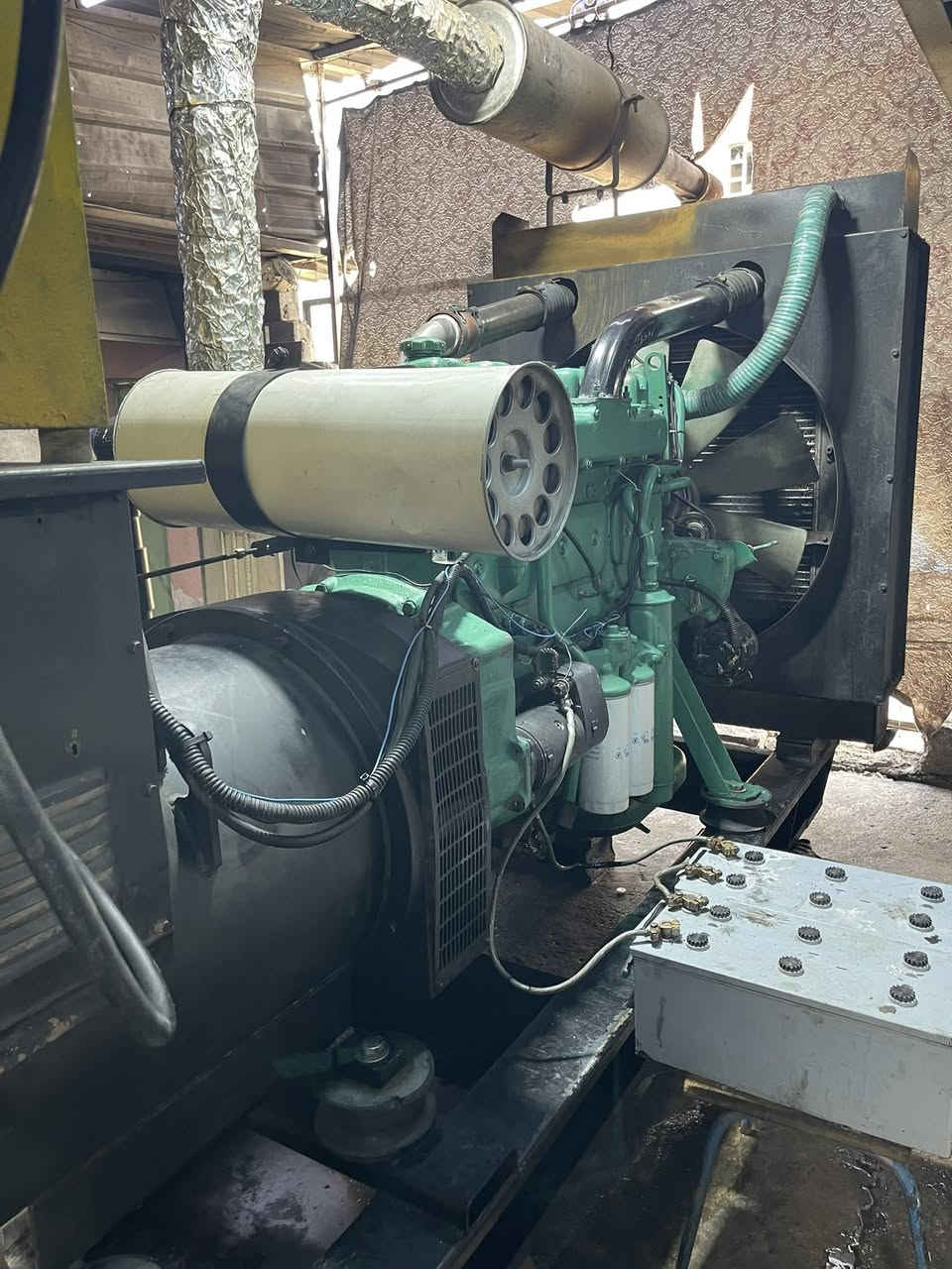 مولدة. ڤالڤو حجم F12/122  توليد 350 كيفي محرك وتوليد بشرط لاصرف لا مفتوح كل على بلادي   بشرط حمل 750 امبير. 

مكان  كركوك 

***********

سعره.    65. ورقه
