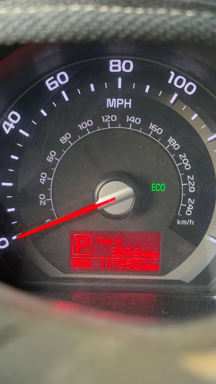 السلام عليكم سبورتج للبيع موديل 16  نص فول رقم بغداد 
شرط التحويل ثاني يوم (رقم السياره مميز )

ملاحظه ارجوا الانتباه لمعرفة تفاصيل السياره
(حادثه بامريكا جاملغ الايمن فقط بدون دواخل مكفوله ولا ايرباك طاك  حادث بالعراق طخه بالصندوك ونصبغ ع كد الطخه فقط )

مكينه كامت   2400 Gdi  تريد اجفت تريد تبدل انته مخير سعر المكينه 1000 دولار  (ابيعه مكينته كايمه ) 

السياره فقط هاي بيه وصور حادث بامريكا هم موجود بانشر 

مكان السياره بغداد الجديده
السعر 117وبيه مجال بسيط 
رقم صاحب السياره 
***********
