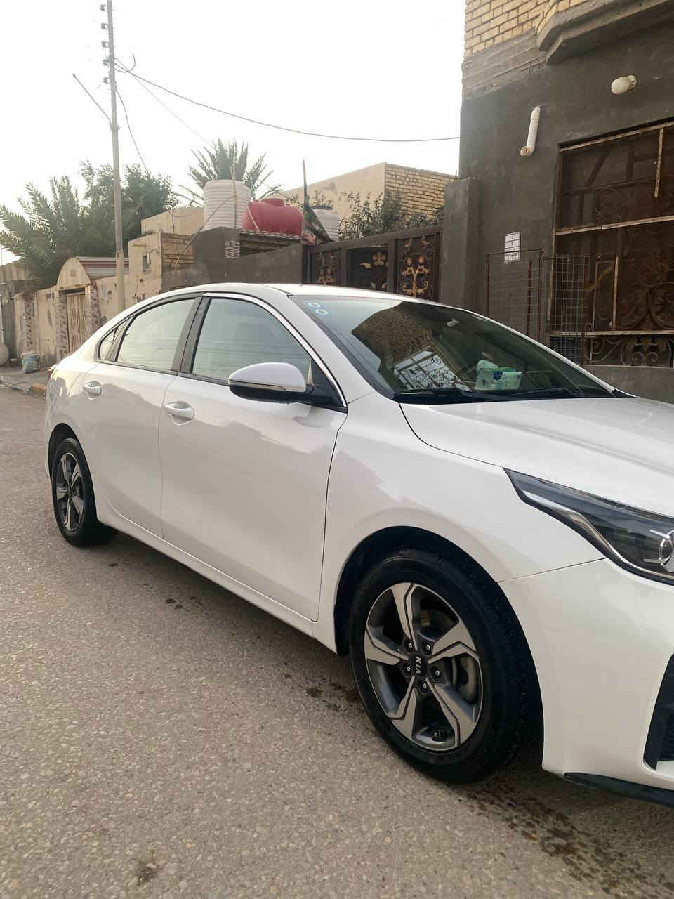 السلام عليكم رمضان كريم
سيراتو ١٩رقم بغداد بأسمي عداد  ٩٨ محرك ١٦٠٠
سونار مرفق بالمنشور جاهزه من كلشي تبريد خير من الله حداديه كير ومحرك مكفولات العنوان الخضر السعر ١٣٥ 
الاتصال  ***********
