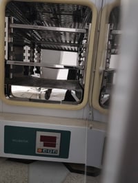 حاضنة • بحالة جيدة • شغالة بكفاءة