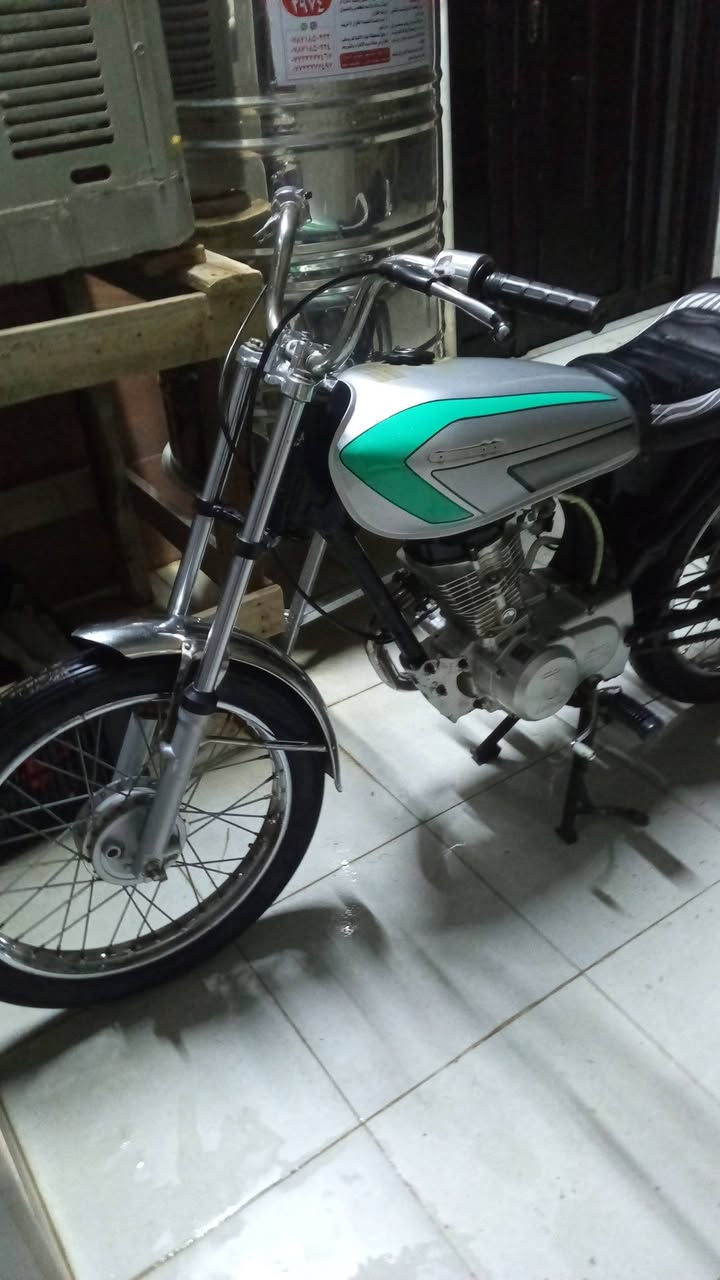 نامه للبيع محرك سيجي شوفت عينك الدراجه تخبل انطيك بيها فصله ربع ساعه اوراق السعر 450 وبيها مجال للعزاز رقمي ***********
