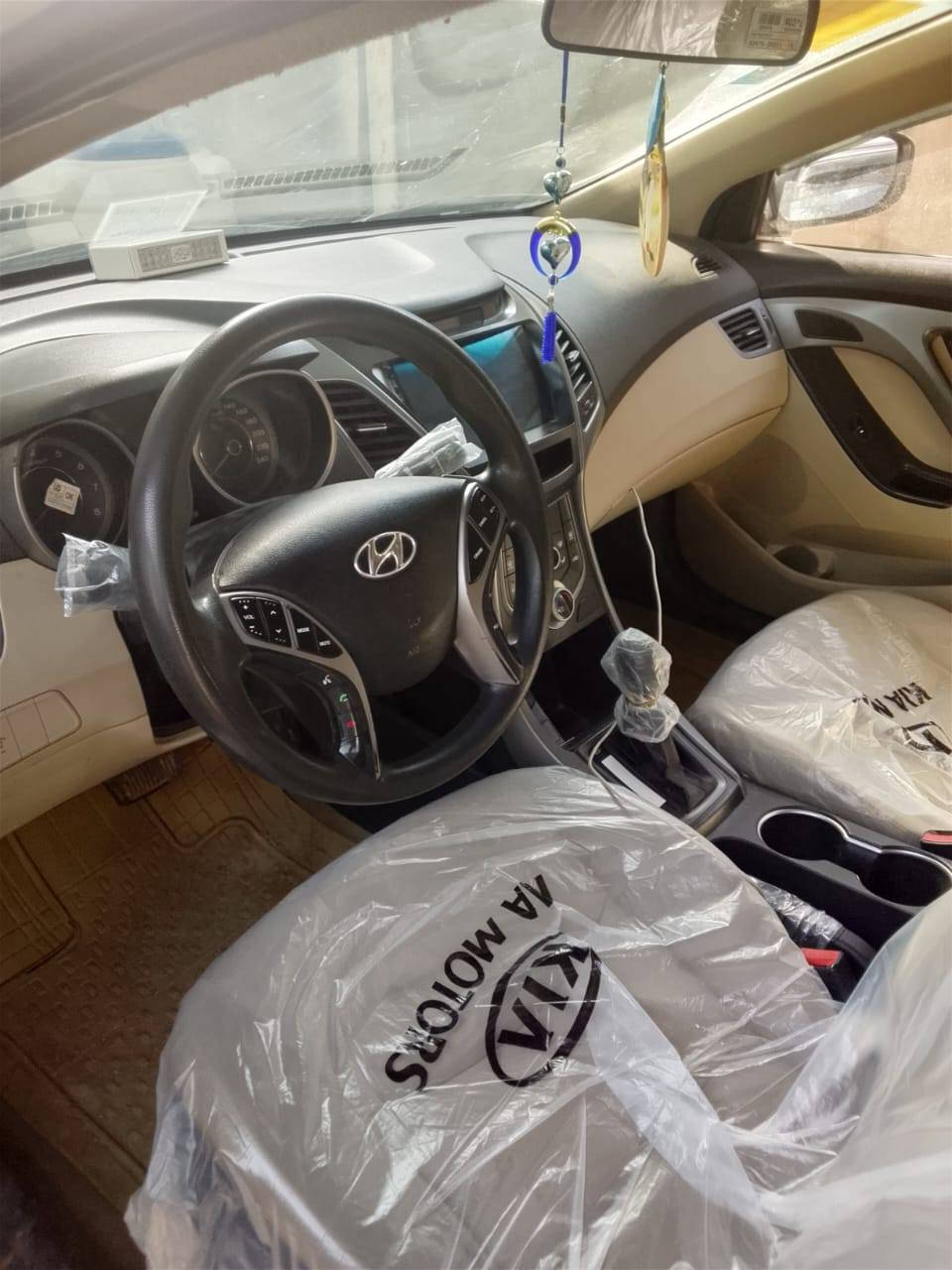 السلام عليكم ورحمة الله
سيارة اللنترا 

2016 
وارد خليجي 
سيارة بأسمي 
رقم انكليزي 
محرك 1600
شاشة كامرة 
ويل كب 
رقم ذي قار  
 بيها بارد باب السايق  دعاميات مصبوغات 
126 وبية مجال
مكلف بالنشر اتصل علئ صاحب السيارة 
***********
