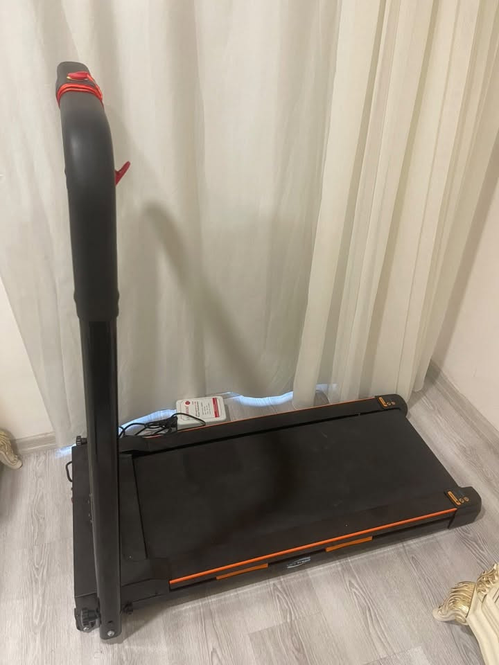 جهاز مشي مستخدم خفيف اقل من ساعة
للبيع مستعجل بسبب السفر

سهل الفك يرهم جوا القنفة او السرير

سعر الشراء 250 الف ومحولة 20 الف

سعر البيع كامل 150 الف وبيها مجال

***********
