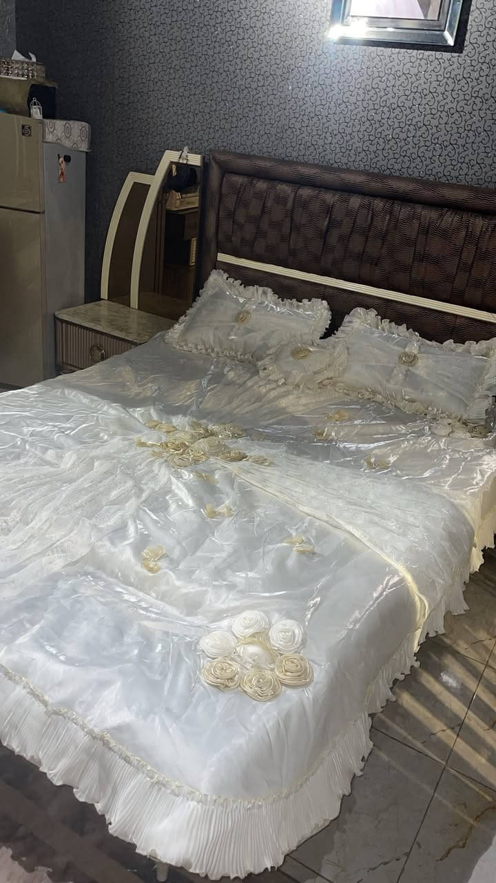 فرشه عرس عرض خاص ٥٥ الف وياها الجنطه مالتها وبيها مجال غير مستخدمه  
العنوان الديوانيه التقيه الثالثه ماعندي توصيل 
و الورديه بـ ٣٠ الف وبيها مجال غير مستخدمه ايضاً


**إذا كنت صاحب هذا الإعلان وتريد حذفه لأي سبب، رجاءا أرسل رسالة إلى الدعم الفني**