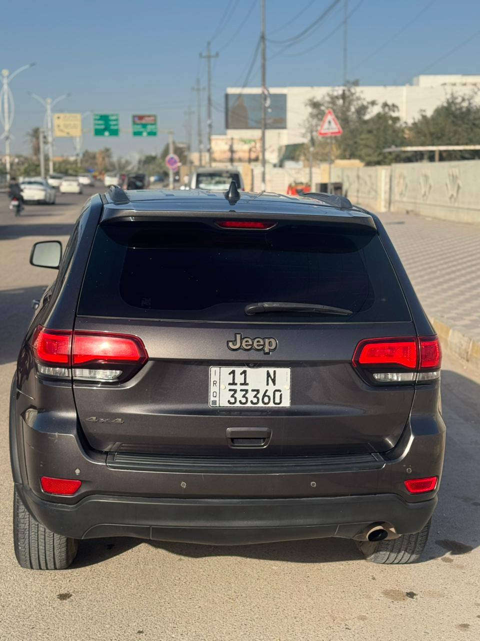 جيب2016 كراند شيروكي للبيع 
رقم بغداد دولي شبه مميز 
السياره جديده حيل 
مواصفات : 
شاشه جبيره
تحكمات ستيرن 
شفتات سرعه 
كشنات تتدفئه وتبريد 
بصمه تشغيل 
تشغيل عن بعد 
اوتو ستوب 
حساسات 
رادار 
السياره فول ماعدى الفتحه 
مكانها ناصريه مركز حادثها مرفق بالصور 
وبيها بالعراق قطعتين كلير بدون قطره صبغ
بيع او مراوس 
رقم الهاتف للاستفسار  ***********
