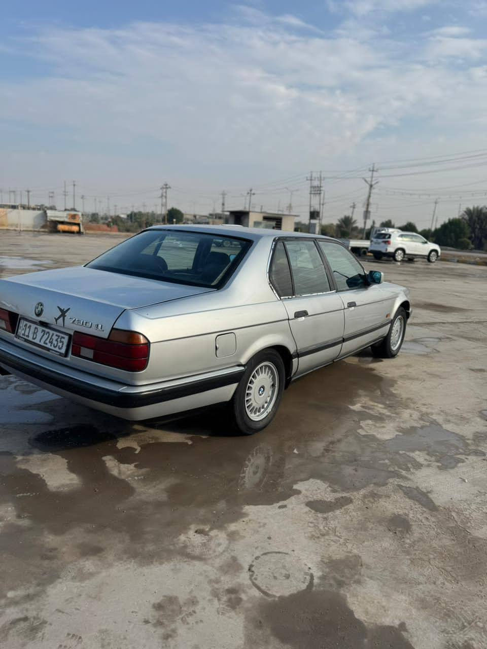 السلام عليكم سياره بي ام للبيع 730 موديل 92 سياره مكينه وكير جديد تبريد شغال حداديه جديده تايرات انظاف 70% سياره رقم بغداد مصبوغه جماليه من غير حادث كفاله من الحادث والكص كهربائيات شغاله واحد على واحد كل السياره مكان السياره الديوانيه  السعر 64 وبيها مجال رقم الهاتف *********** يتواجد واتساب
