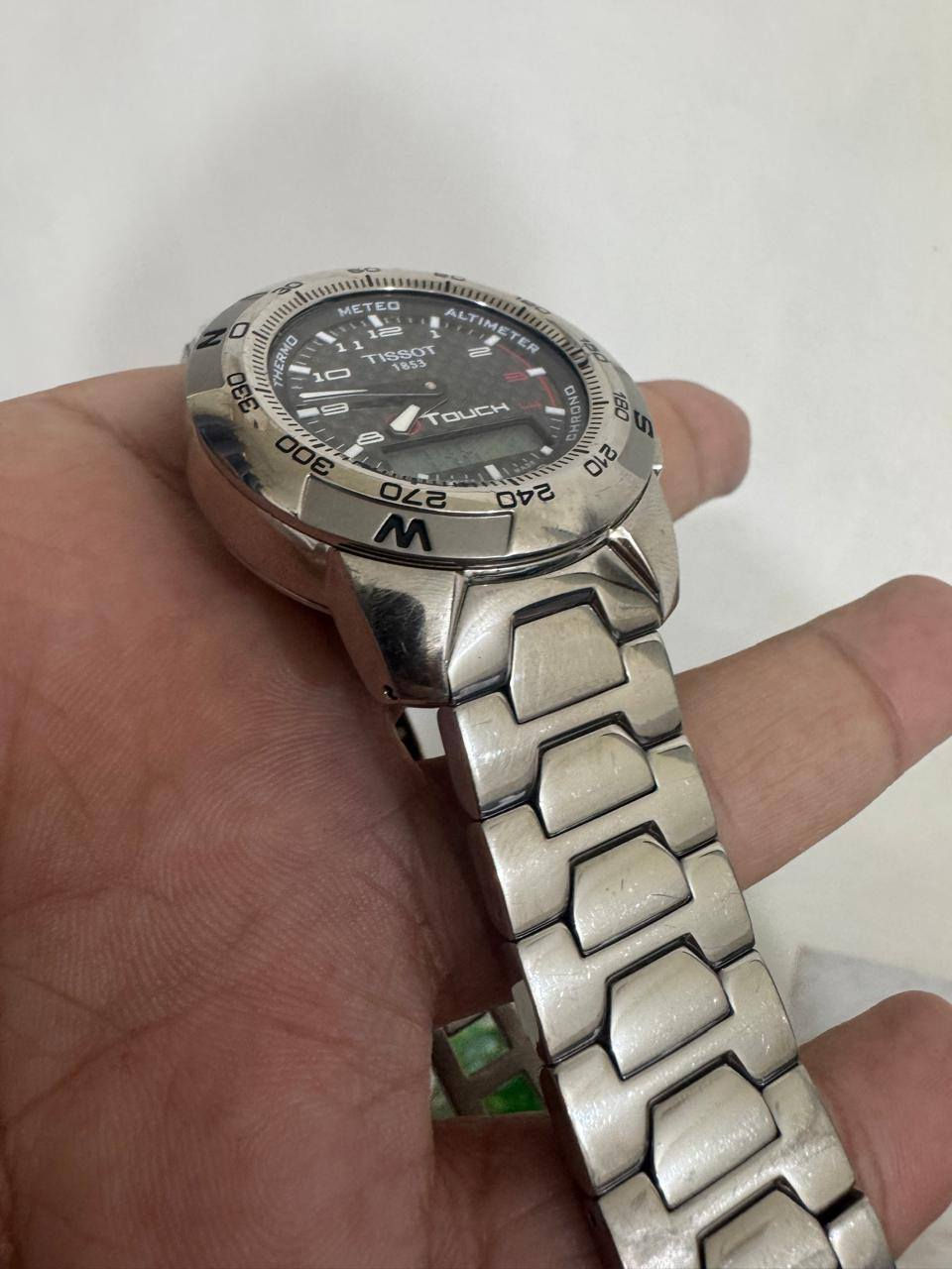 تيسوت سويسري اصلي
مستخدم نظافه ٩٥% 
زجاج زفير - تيتانيوم بالكامل مطلي بلاديوم 
ضغط حراره ارتفاع بوصله - رنك دوار 
منبه وتوقيتات - القطر ٤٣ ملم - مينا مميزه ومرغوبه 
السعر ٣٧٠ الف 
متوفر توصيل ومكاني بغداد


**إذا كنت صاحب هذا الإعلان وتريد حذفه لأي سبب، رجاءا أرسل رسالة إلى الدعم الفني**