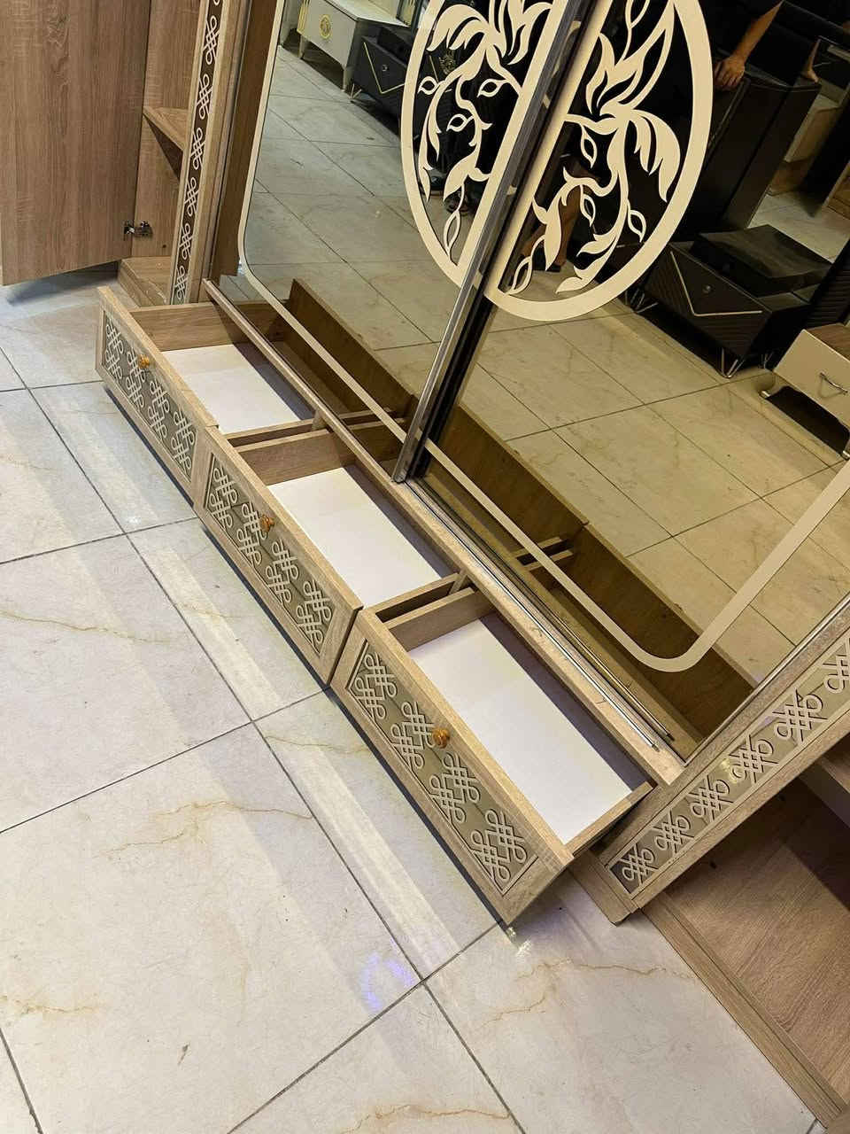 غرفه تركي مستخدمه 
غرفه  نضيفه مثل بل صور✨💎
غرفه 9 قطع موديل حديث🔥
غرفه خشب 🪵 ثكيل 😍✔️
غرفه ول توصيل وشد850 فقط ✔️


**إذا كنت صاحب هذا الإعلان وتريد حذفه لأي سبب، رجاءا أرسل رسالة إلى الدعم الفني**