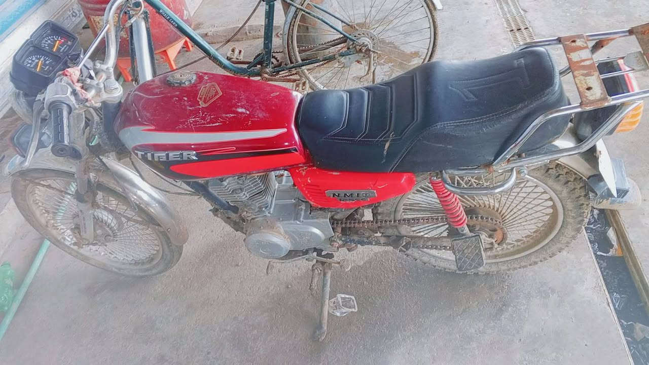 سلام عليكم دراجة للبيع موديل 21 أصولي أوراق 3
كل نقص مابيها كامله سعر 400قفل مكان واسط صويرة ***********
