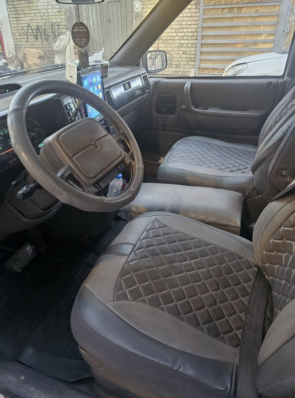 دوج موديل 1993 رقم انكليزي نينوى 
كير محرك بلادي  كهربائيات كله شغال 
تبريد شغال السعر  47 ورقه وبيها مجال 
مكان سيارة  بغداد  الاتصال 
*********** 
التحويل ثاني يوم
