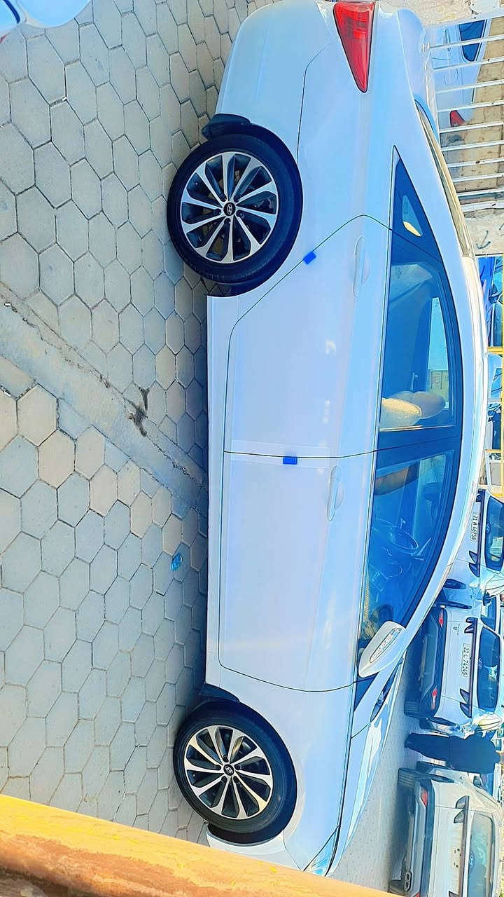 السلام عليكم
سوناتا ٢٠١٢ خليجي 
رقم بغداد 
مكينه ٢٤٠٠ دوش 
السياره نص فول
ماشيه ١٥٠
مكفوله من الصبغ بارد بسيط
السعر ١٣٥ بيه مجال
مكان السياره الرمادي 
***********
