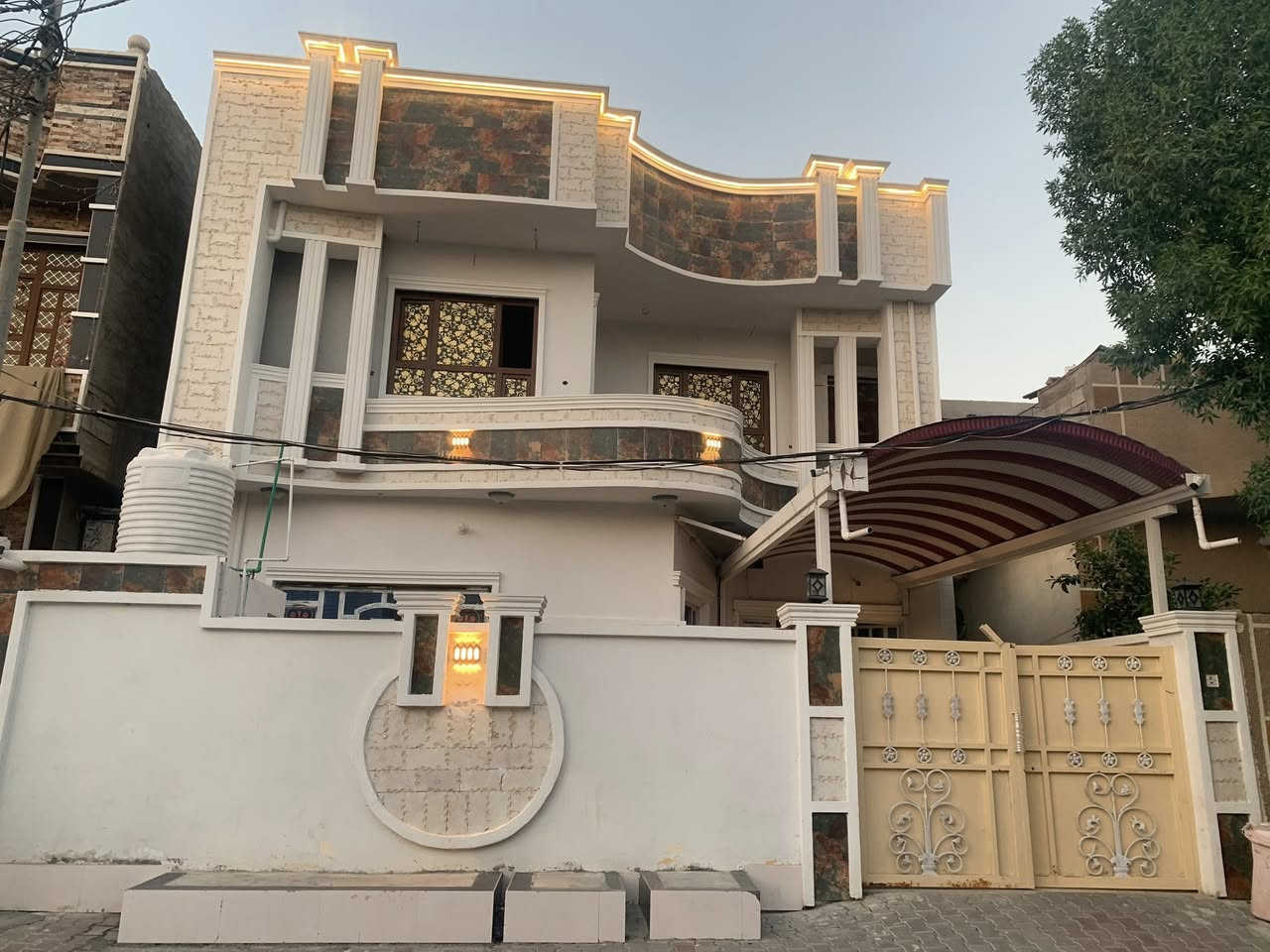 بيت 200 للبيع بهرز حي القادسيه
كامل الخدمات 
4 غرف
كراج سياره
بيت كبير ومرتب
للتفاوض ***********
