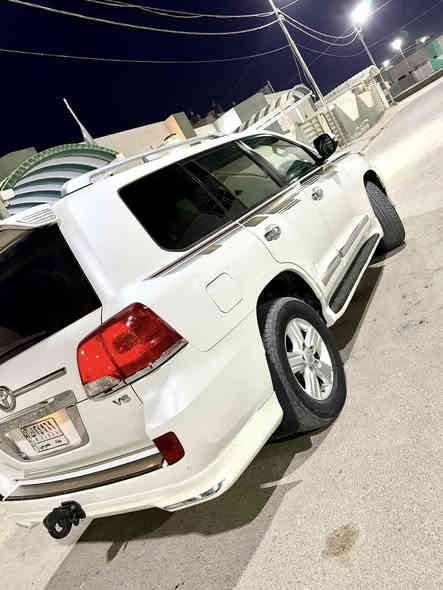 سلام عليكم لاندكروز مديل2014 فول مواصفات سياره جديده بمعنه الكلمه ستخدام شخصي مال جناي مكينه وكير وحداديه مكفولات فول مواصفات 1ع1 
الباب الخافي مرخه براغيه بدون تبديل بدون فتح فقط مرخه سعرها 380وشراي يخابرني وخادم ***********
