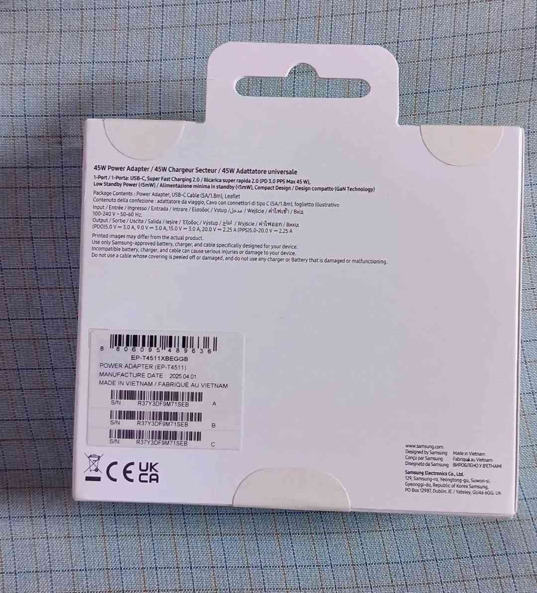 شاحنه سامسونج اصلية مستعمله اقل الشهر شركه عين الفهد
شحن سريع جدا 45 واط تايبسي 
السعر 30 وبيها مجال للطيبين 
هاتف ***********
