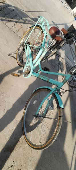 سلام عليكم بايسكل للبيع حجم 26 اي عيب مابي كير وحساس شغال الشراي يجي خاص او يتصل ***********
