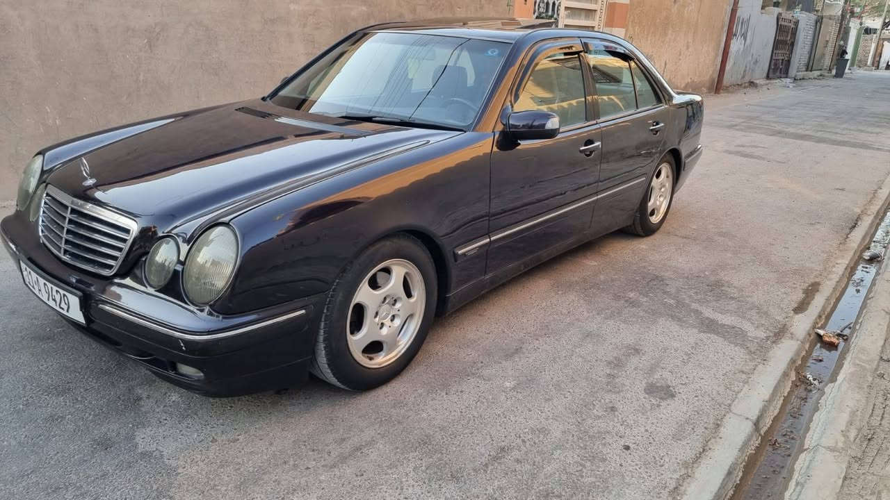 يا الله السلام عليكم
مارسدس ام عيون E320 
السيارة فول مواصفات 
موديل 2000
مواصفات avantgarde
رقم بغداد انكليزي تحويل نفس اليوم هزة جديدة 
مكان بغداد / حي الزهراء /الكمالية سابقاً 
السعر 120$ وبيهة مجال 
رقمي ***********
