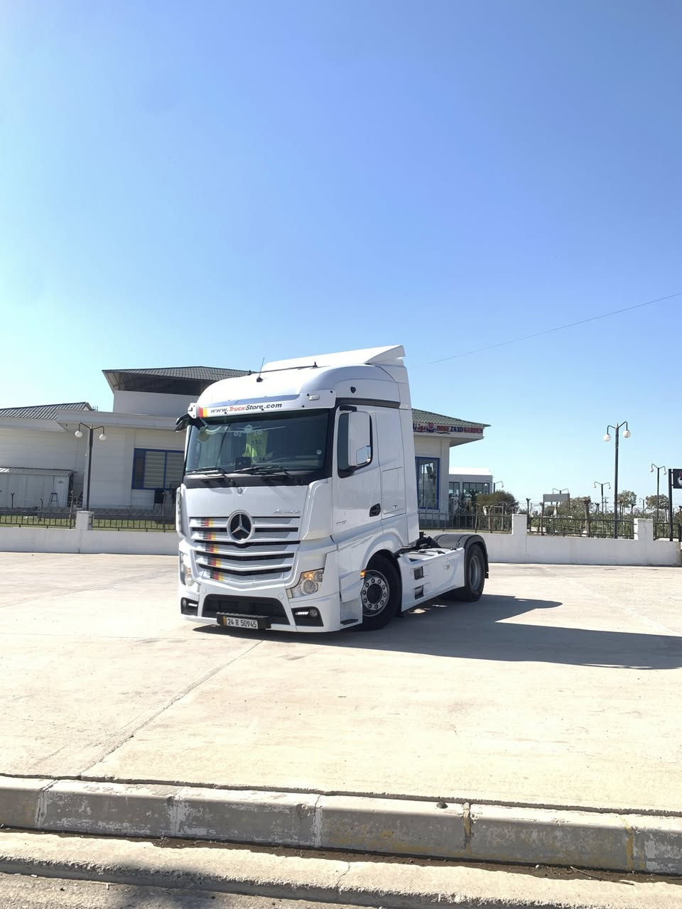 وحش جانبو بس راس للبيع حجم 1842 حجم محرك 417 حجم كير 211 ماشية 800 الف كم سيارة فول كاميرة و حساس و اسپايدر و بدون صبخ للاستفسار اتصال على هذا رقم *********** واتساب موجود
