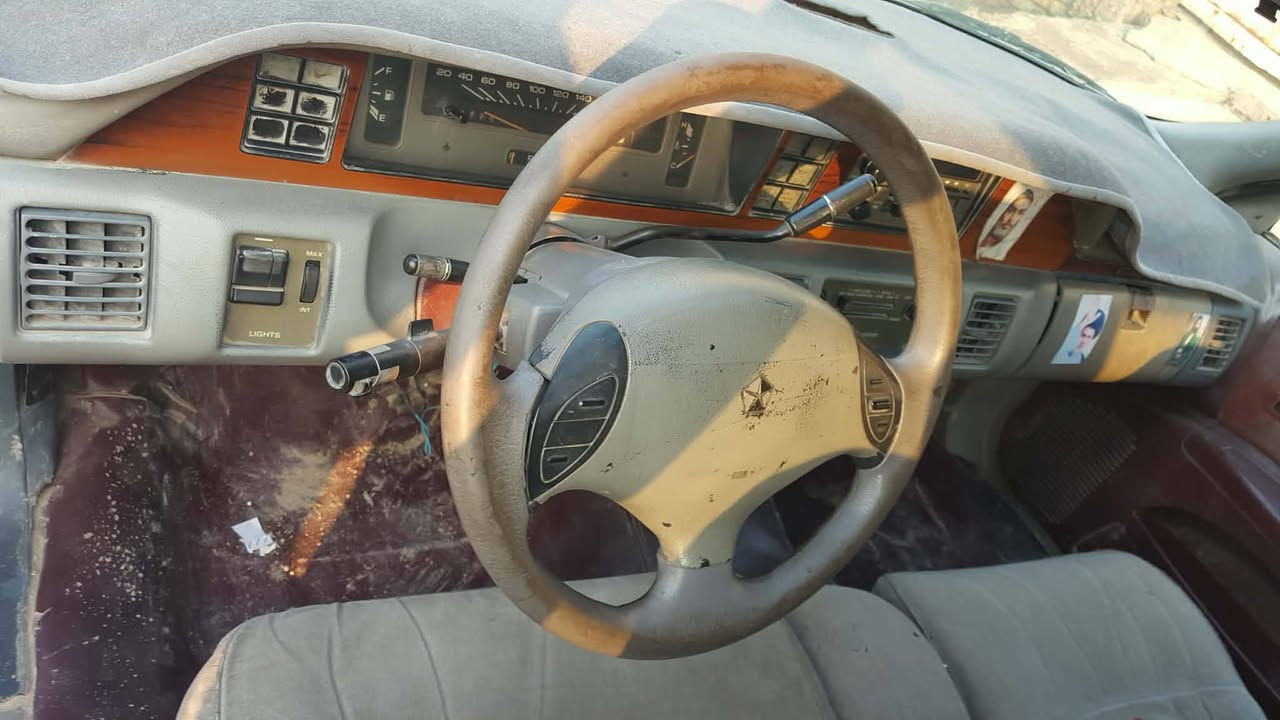 دولفين موديل  93 جاهزه  رقم دولي  بس تستلم  لوحات داخله  هزه جديده  تحوليل مباشر سياره جاهزه مكفوله من ضربه وصبغ   مكينه وكير شرط حداديه شرط   ***********    هاذ رقم راعيه انه مكلف  بنشر   سعره   33 وبيه مجال ترهم مراوس حسب  القناعه
